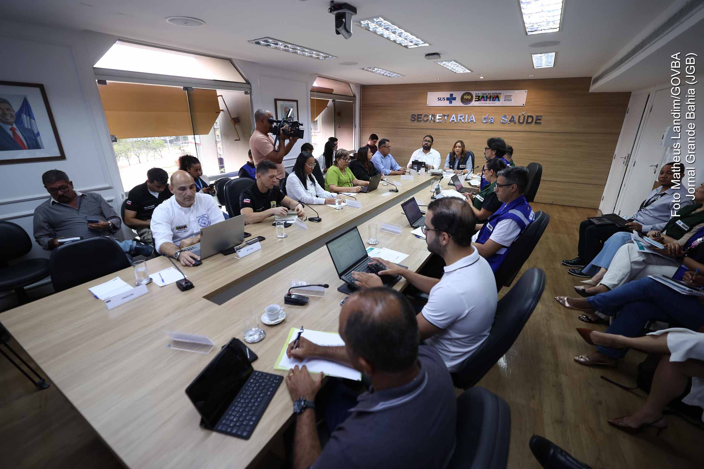 A Secretaria da Saúde da Bahia descartou dois casos suspeitos de intoxicação por metanol, um em Feira de Santana e outro em Salvador, após perícia e exames clínicos comprovarem ausência de contaminação. As bebidas vistoriadas apresentaram lacres intactos e procedência regular. A Sesab mantém monitoramento contínuo e orienta a população a adquirir produtos apenas de fontes seguras.