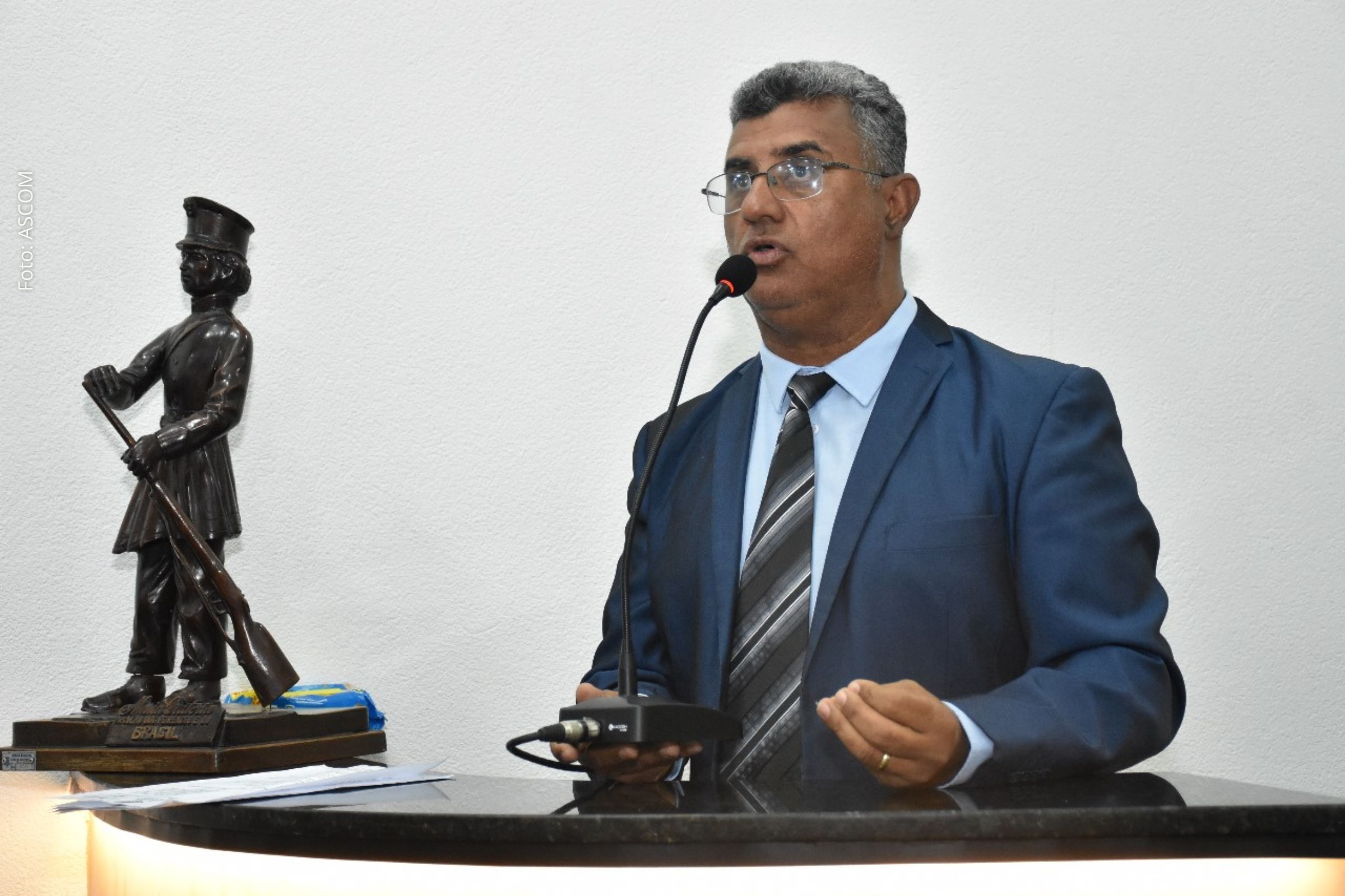 Vereador Lulinha da Gente encaminha pedidos à Prefeitura para garantir segurança e infraestrutura em áreas escolares e comunitárias.