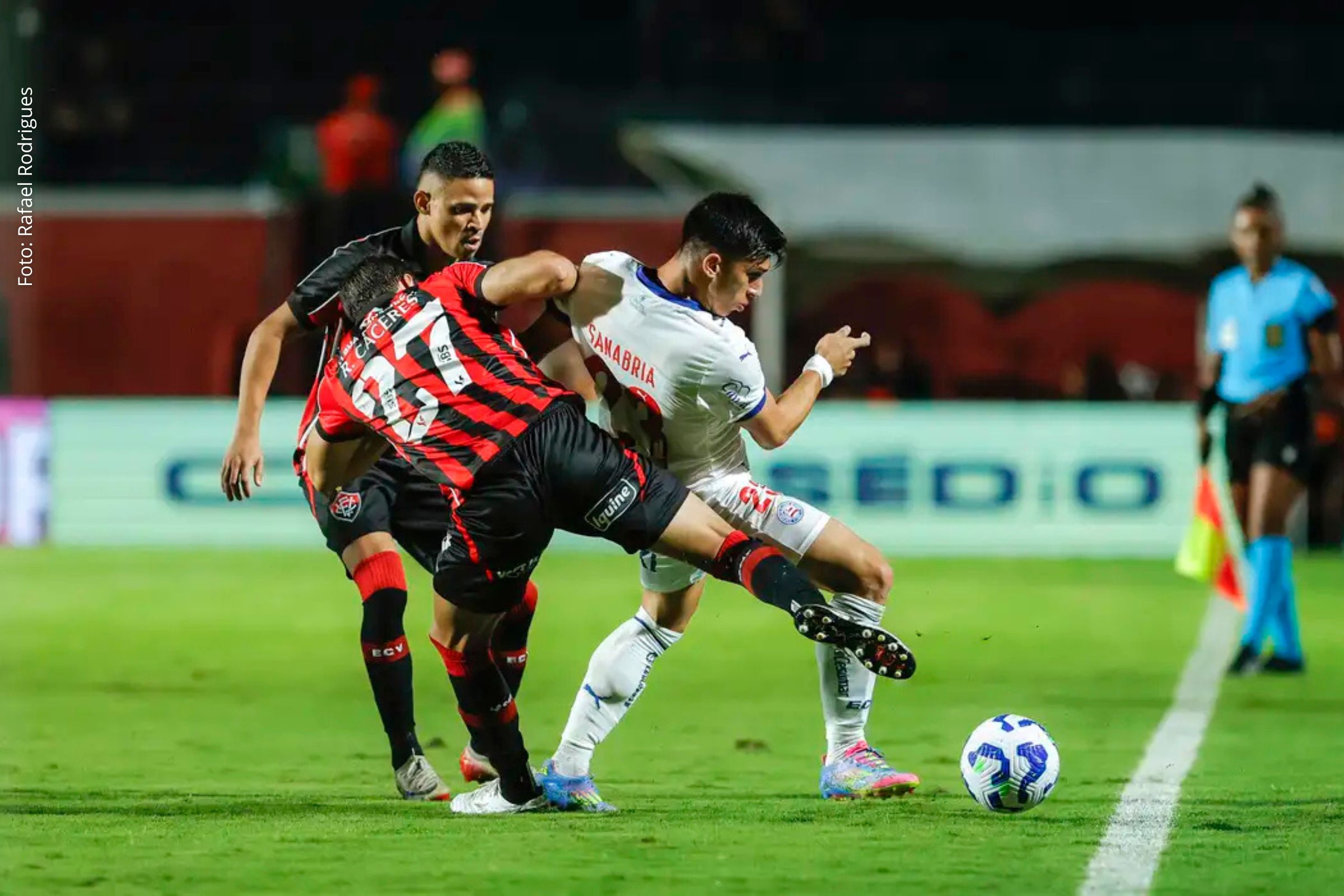 Rubro-Negro conquista triunfo no clássico baiano e se aproxima de deixar a zona de rebaixamento do Campeonato Brasileiro.