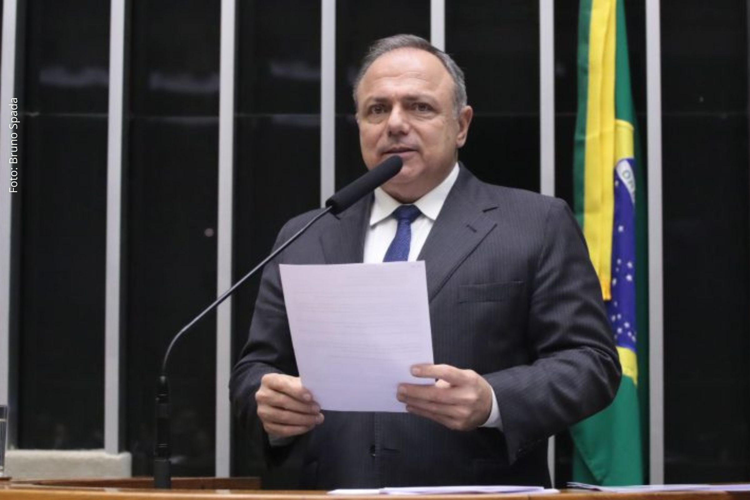 Projeto permite ampliar gastos estratégicos com defesa e mantém isenção do Imposto de Renda para quem ganha até R$ 5 mil.