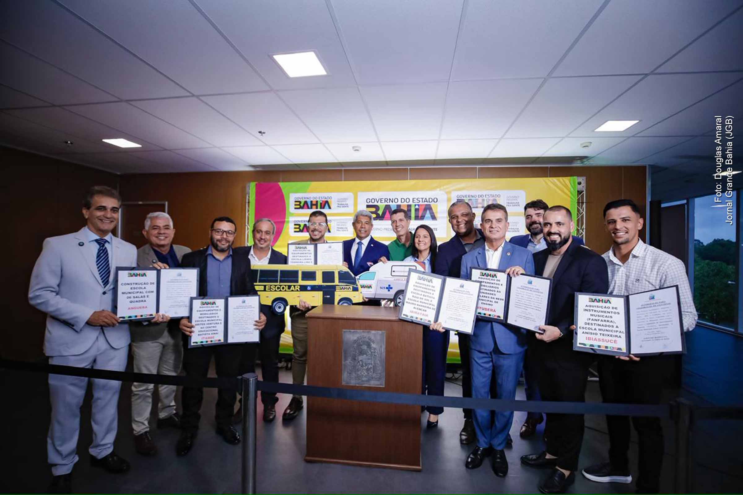 Convênios do Governo da Bahia destinam quase R$ 8 milhões para fortalecer a educação em 14 municípios; Governador Jerônimo destaca investimentos