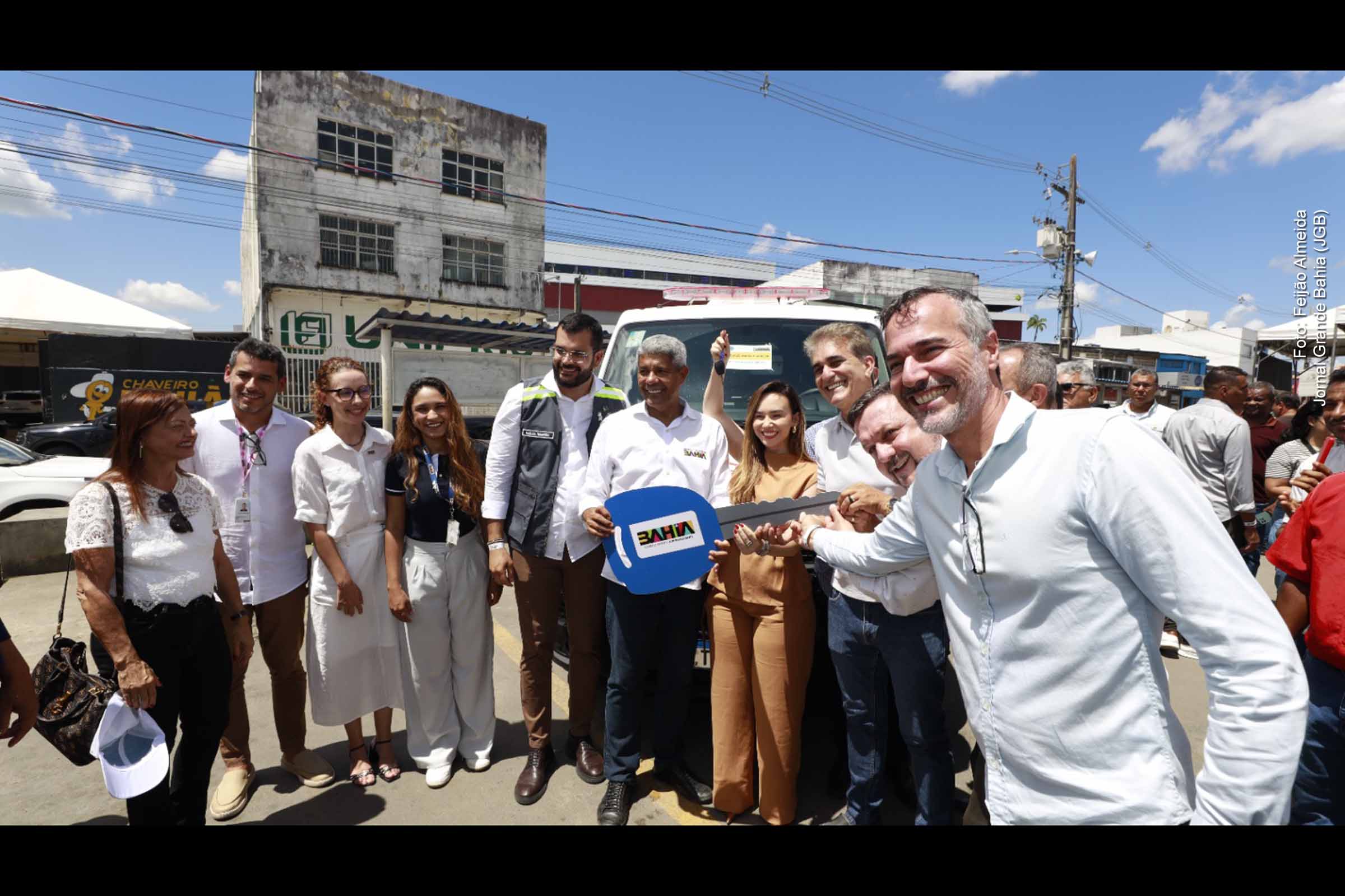 Governador Jerônimo Rodrigues inaugura colégio de tempo integral, entrega 57 viaturas e autoriza ampliação do HRSAJ no Recôncavo Baiano