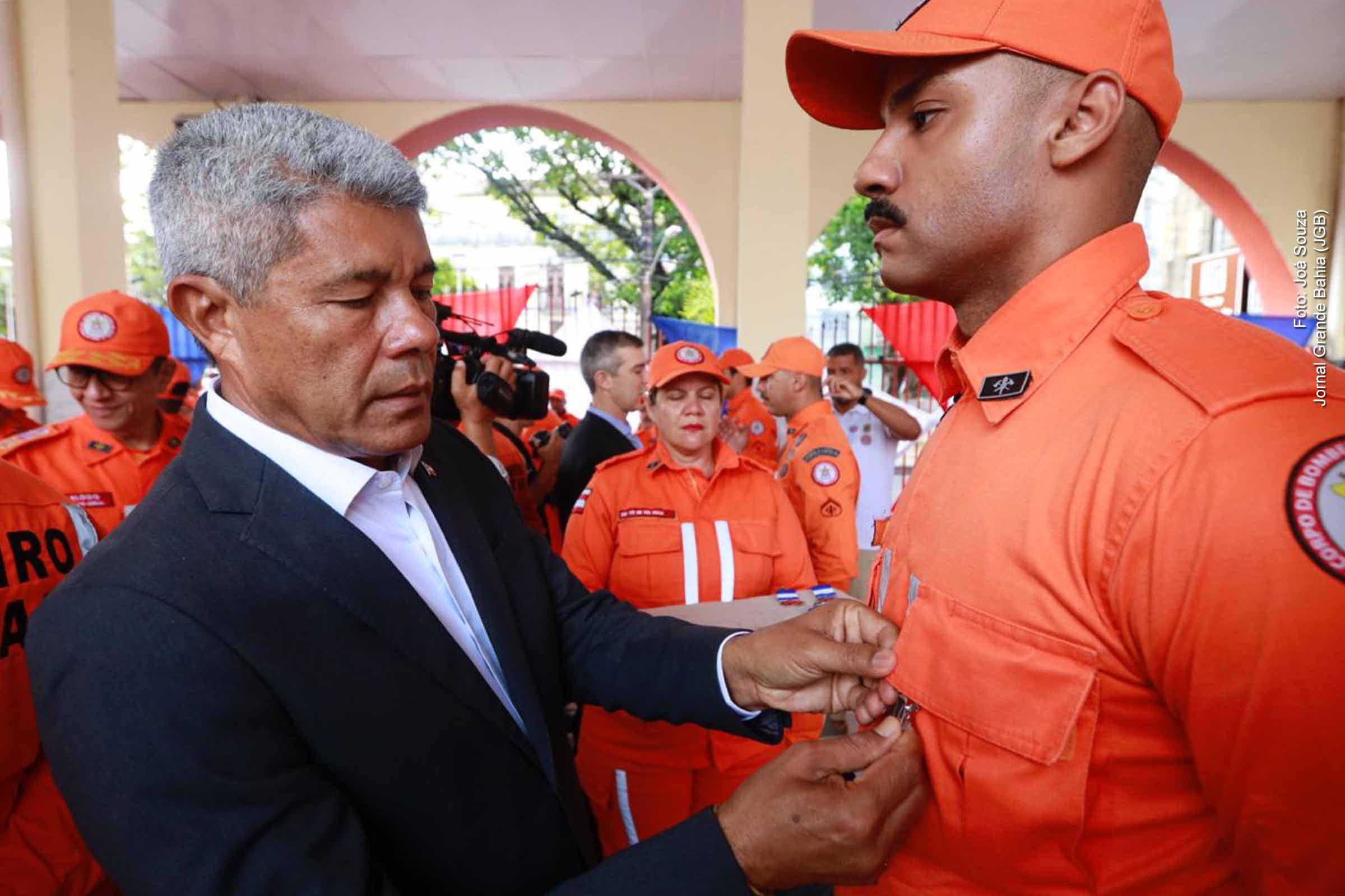 Bombeiros da Bahia são homenageados por atuação nas enchentes do Rio Grande do Sul; Governador Jerônimo participa da solenidade