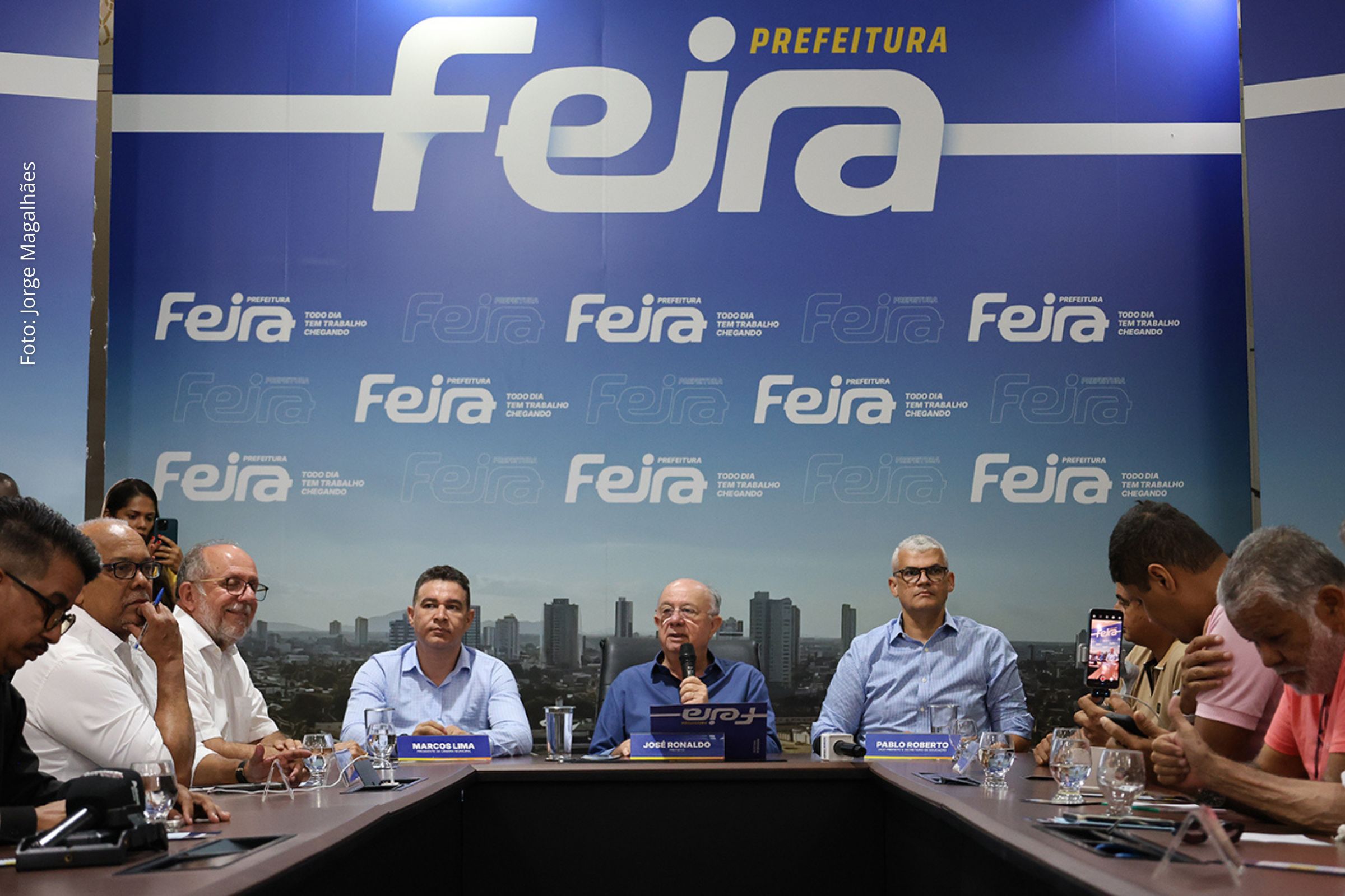 Matrículas na rede municipal de Feira de Santana começam com novo sistema digital e expectativa de 65 mil alunos em 2026, anuncia prefeito José Ronaldo