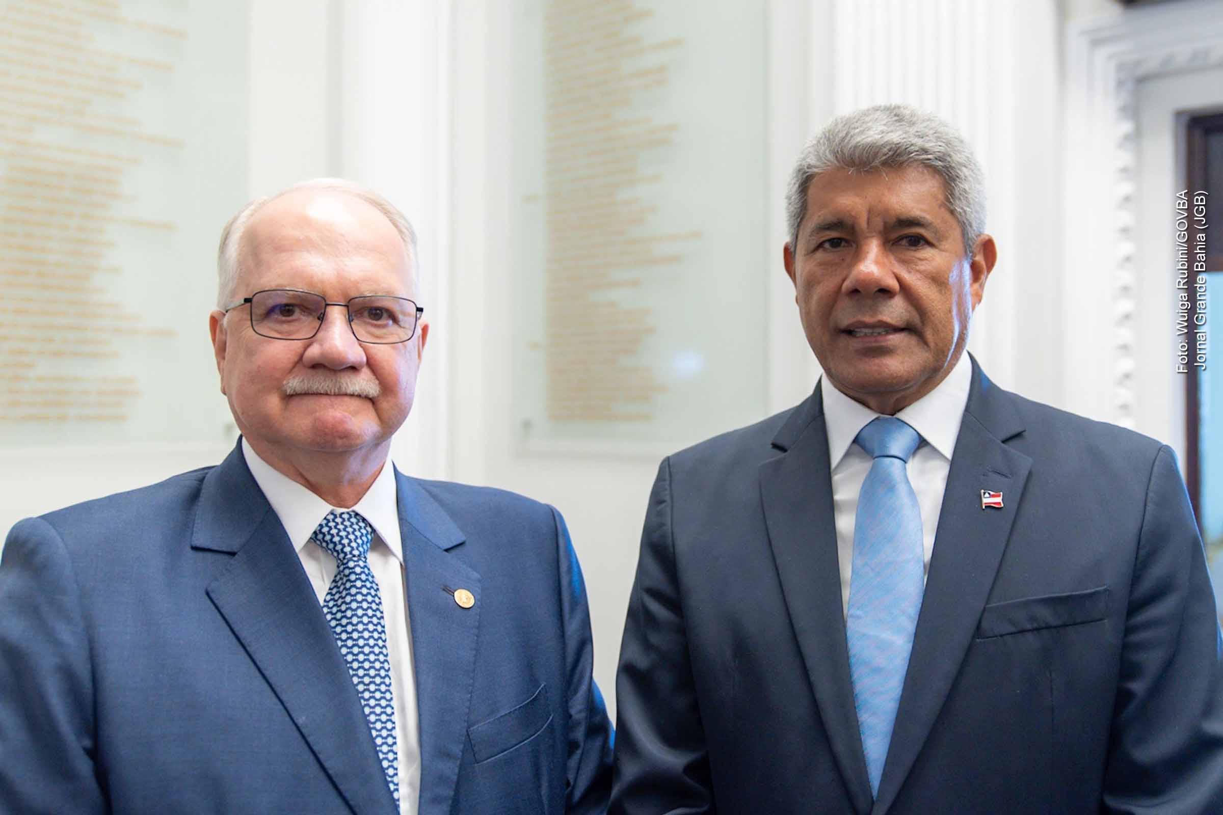 Durante reunião com o ministro Edson Fachin em Salvador, o governador Jerônimo Rodrigues reafirmou o compromisso da Bahia com a integração entre os poderes e a promoção da Justiça. O encontro integrou o Mês Nacional do Júri, que prevê 2 mil julgamentos em novembro. A presidente do TJBA e secretários estaduais destacaram a cooperação institucional no combate à impunidade e à violência.