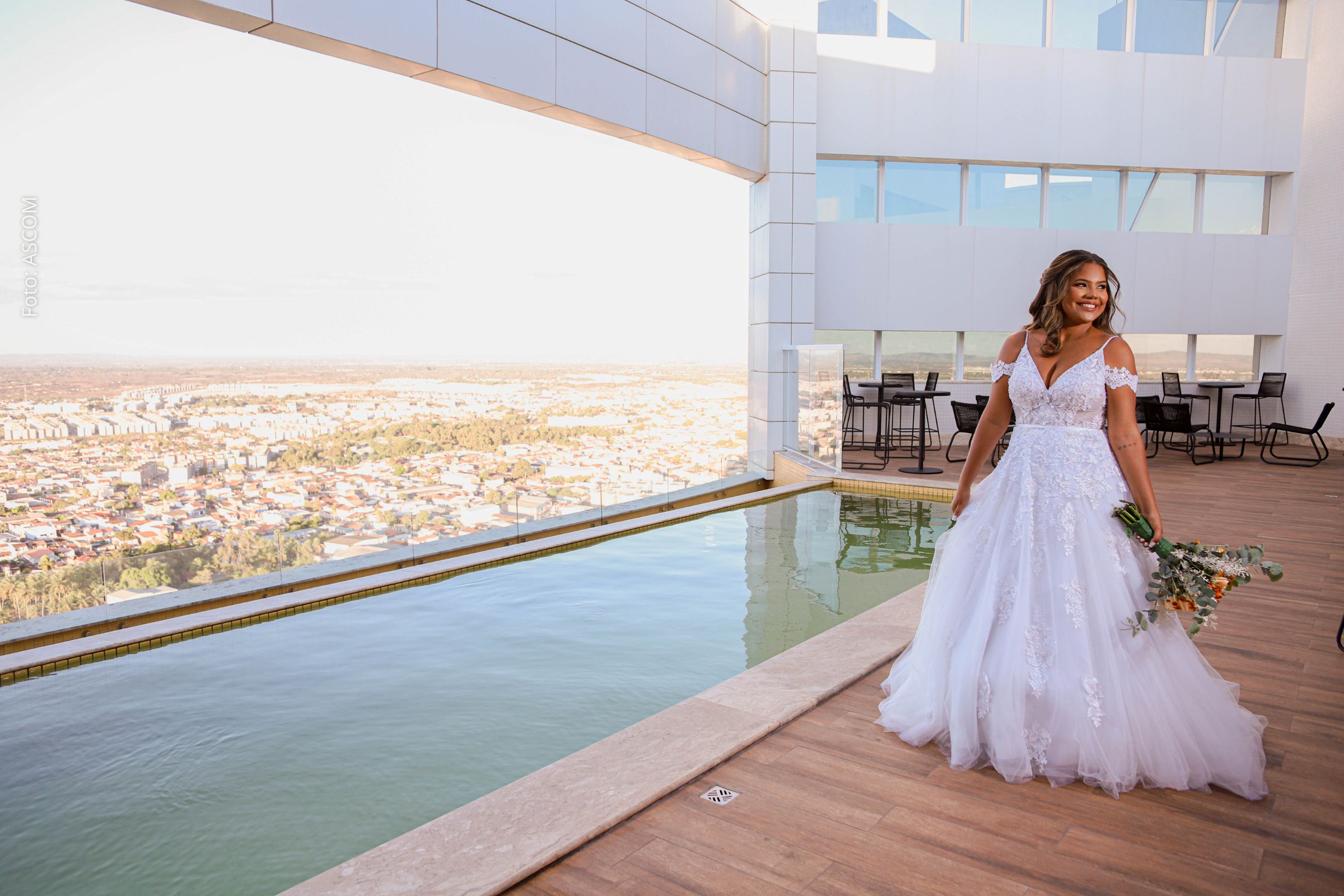 Hotel apresenta estrutura dedicada a cerimônias, pré-wedding e noites de núpcias com vista privilegiada da cidade.