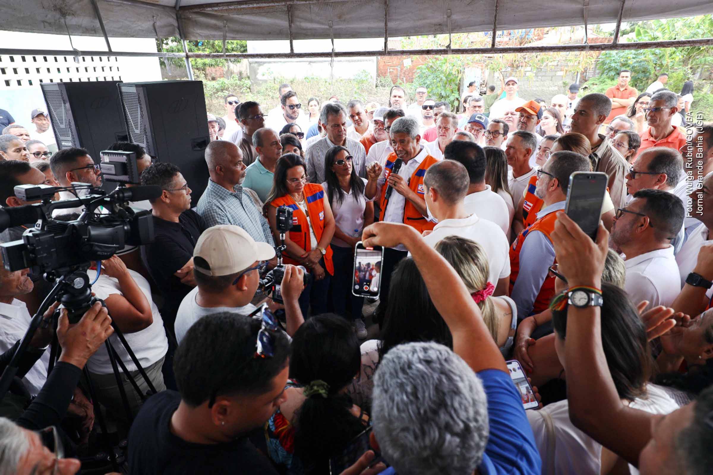 Governador Jerônimo reforça ações emergenciais e entrega equipamentos de saúde e defesa civil após fortes chuvas em Araci