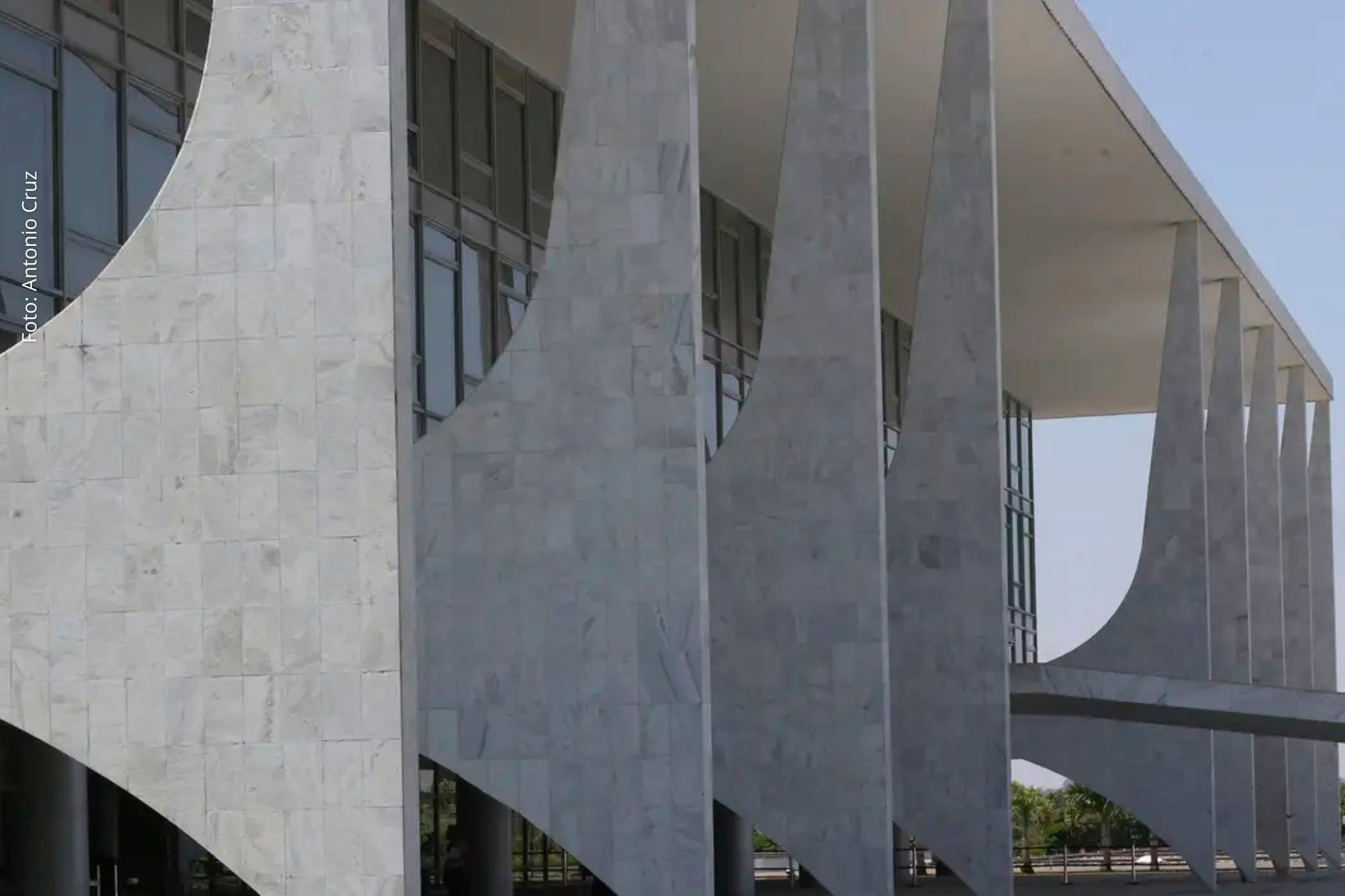 Nova lei federal define regras obrigatórias para comunicação pública em todos os órgãos e poderes.
