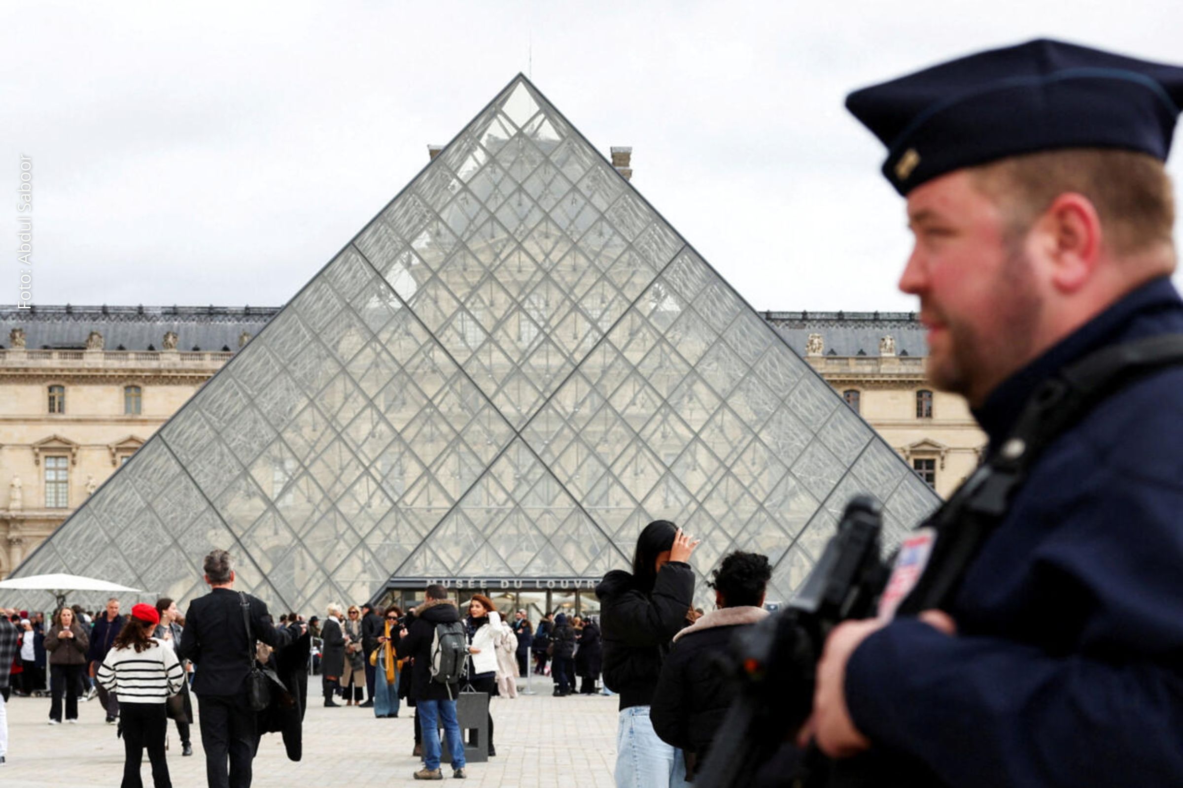 Quatro novos suspeitos são presos por roubo milionário no Louvre; Investigação aponta falhas de segurança e joias seguem desaparecidas