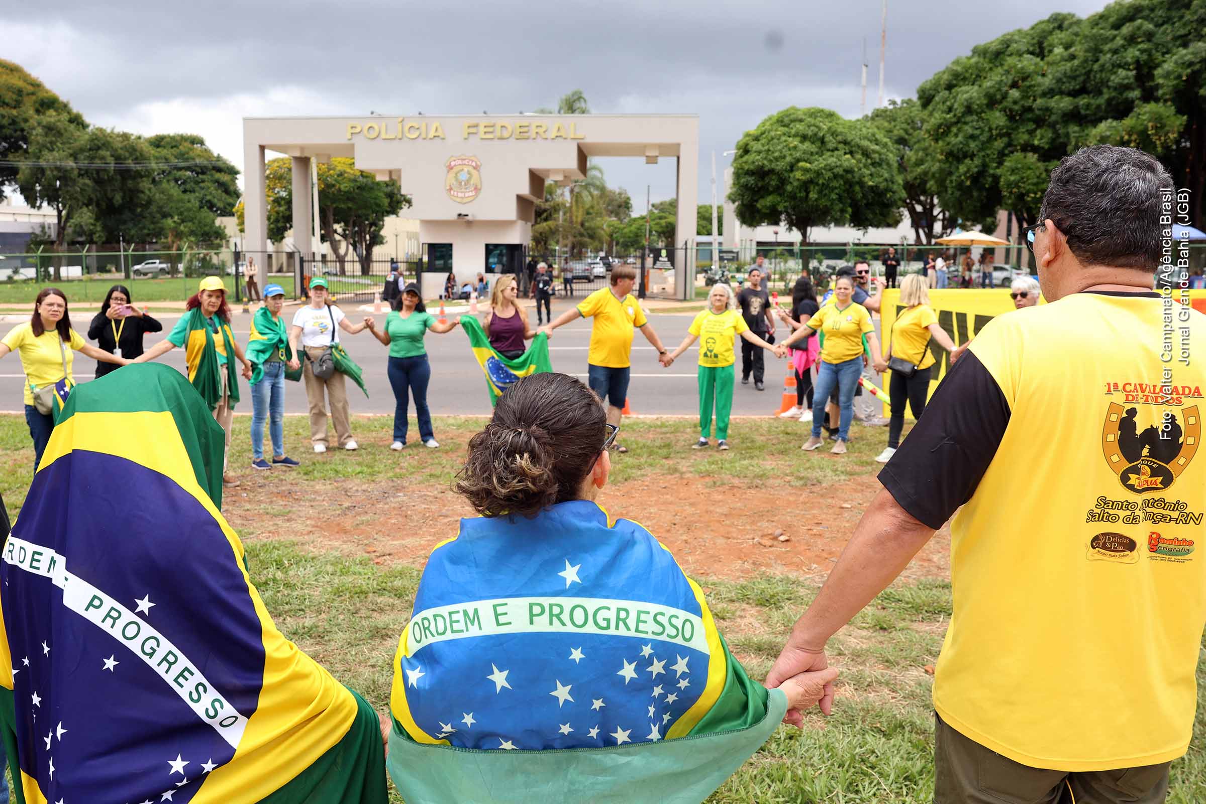 Brasília, sábado, 22/11/2025 — Ex-presidente Jair Bolsonaro é preso preventivamente após confessar tentativa de violar a tornozeleira eletrônica; repercussões atingem STF, Congresso, diplomacia e reorganizam o cenário político.
