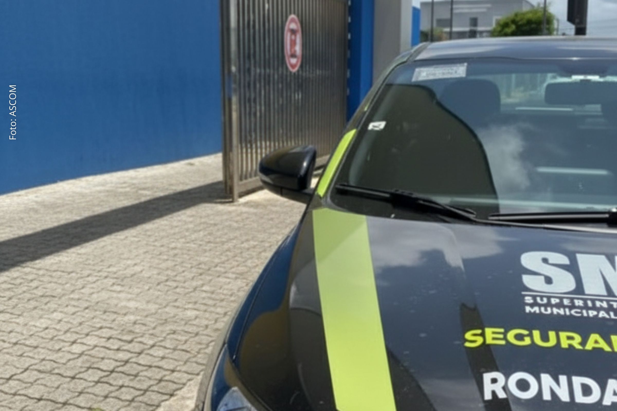 Ação visa disciplinar o fluxo de veículos nas imediações das unidades de ensino e promover a educação no trânsito.