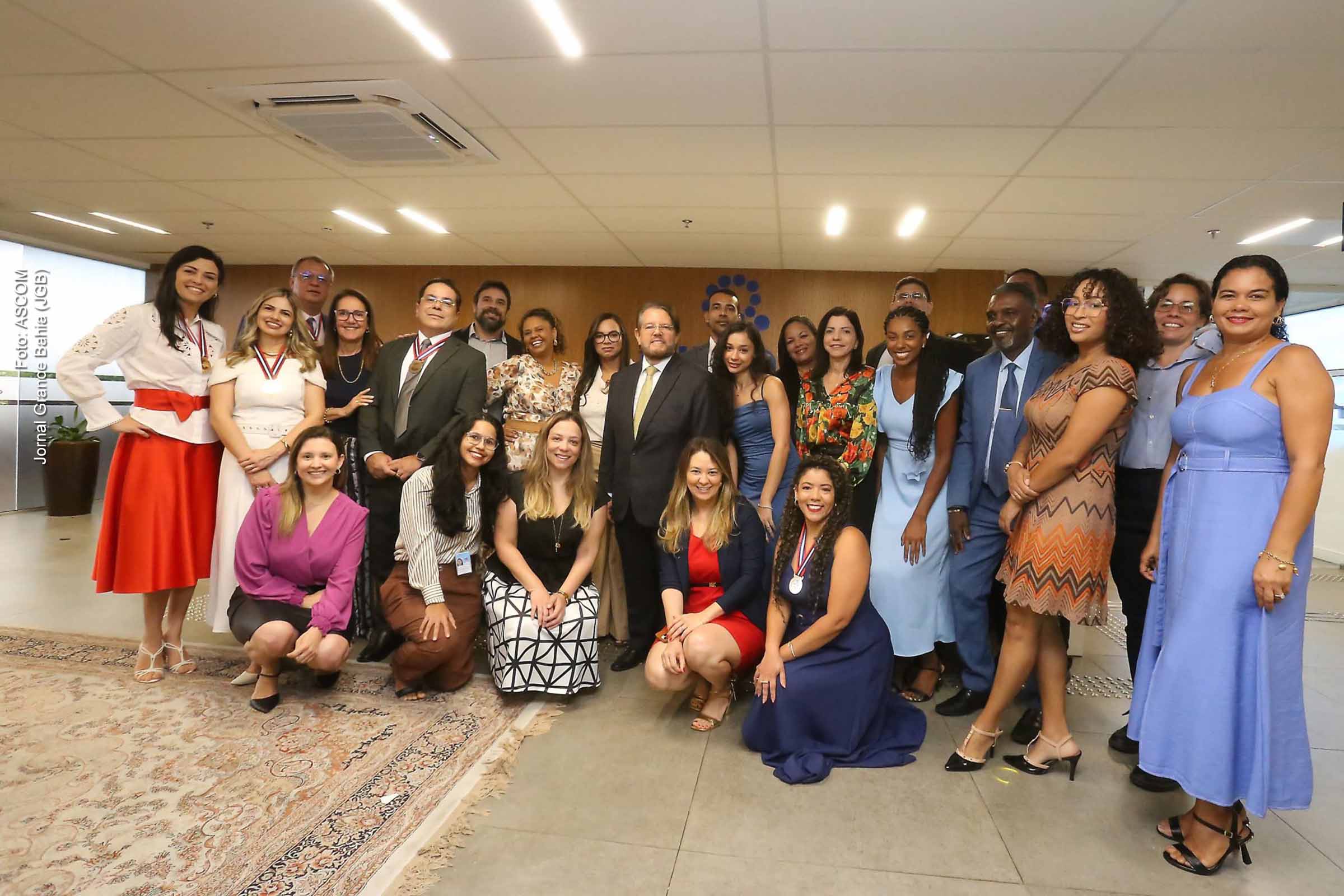 Sob a liderança do desembargador Jatahy Junior, Unicorp-TJBA celebra 17 anos e homenageia magistrados, servidores e educadores com Medalha do Mérito em Educação Judicial