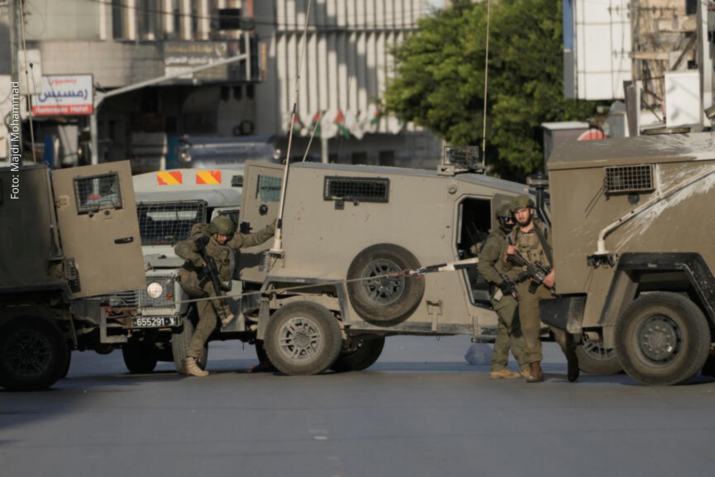 Ação amplia ofensiva no território ocupado e ocorre enquanto Israel confirma a repatriação de restos mortais de refém levado para Gaza.