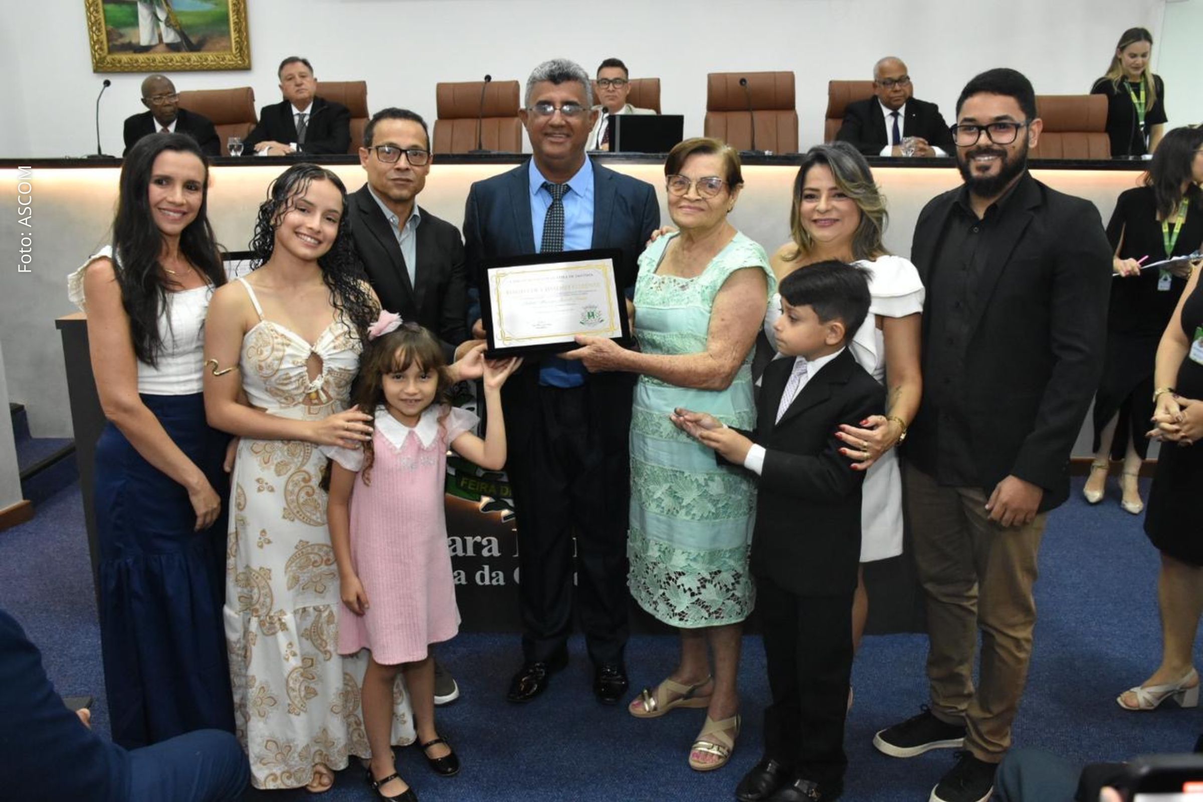 Homenagem reconhece trajetória profissional e contribuição para a comunicação em Feira de Santana.