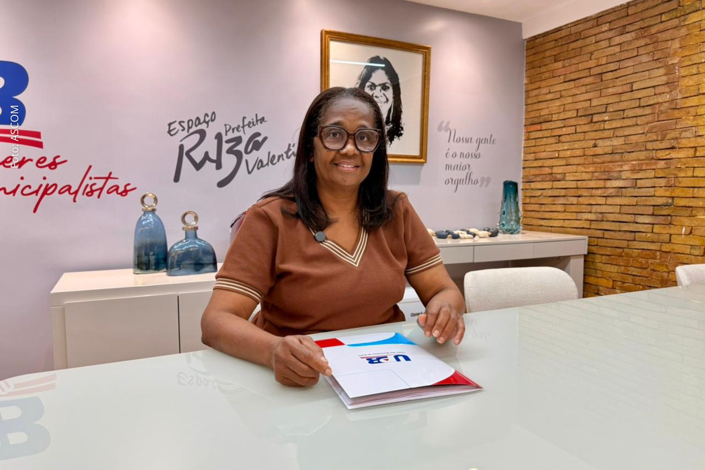 Ação liderada por Eliana Gonzaga oferece minuta baseada no modelo pioneiro implantado em Cachoeira e orienta prefeituras sobre políticas públicas de igualdade racial nas escolas.