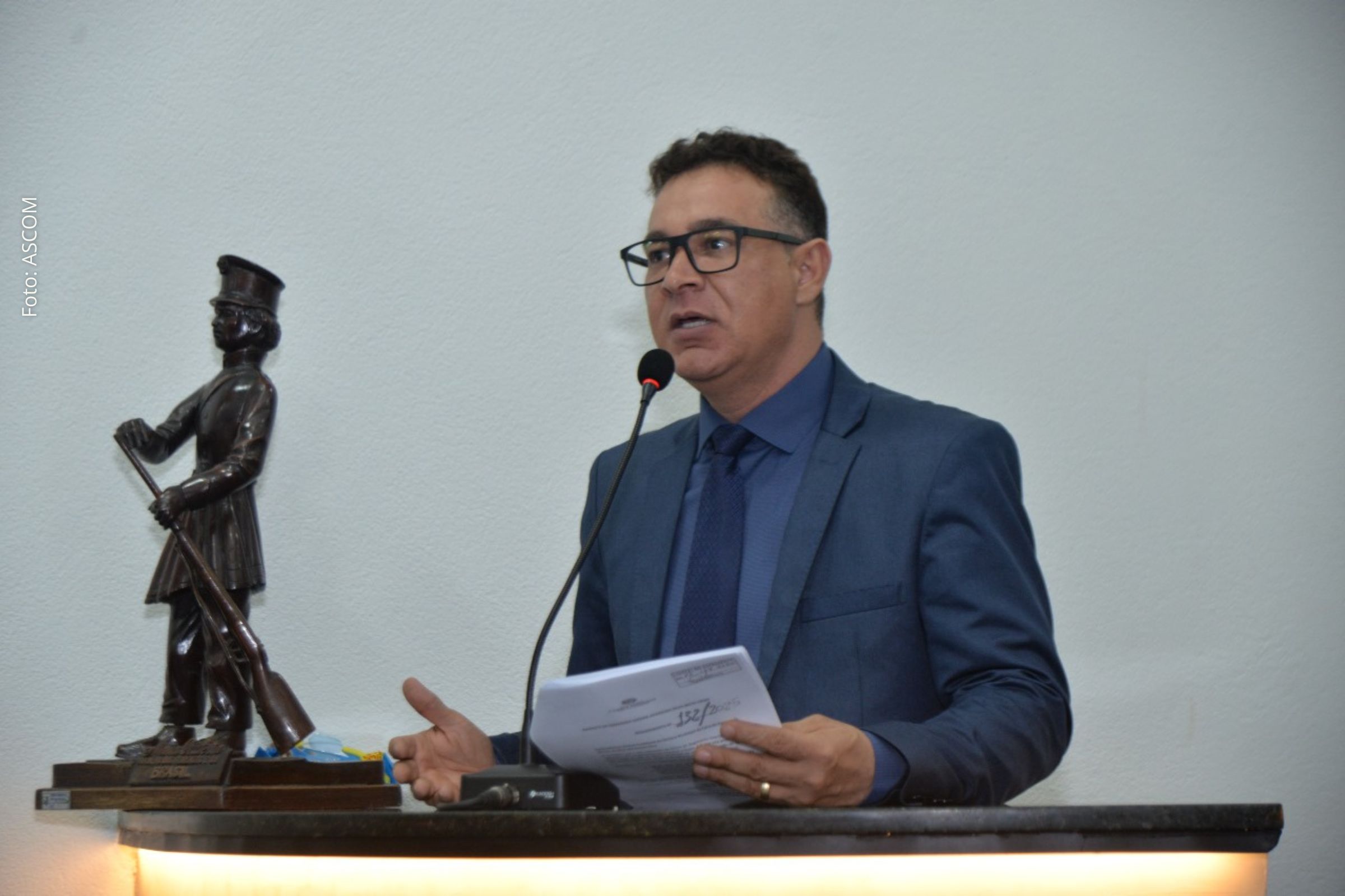 Debates legislativos incluem avaliação de nova estrutura, melhorias urbanas e diretrizes para aplicação de recursos públicos.