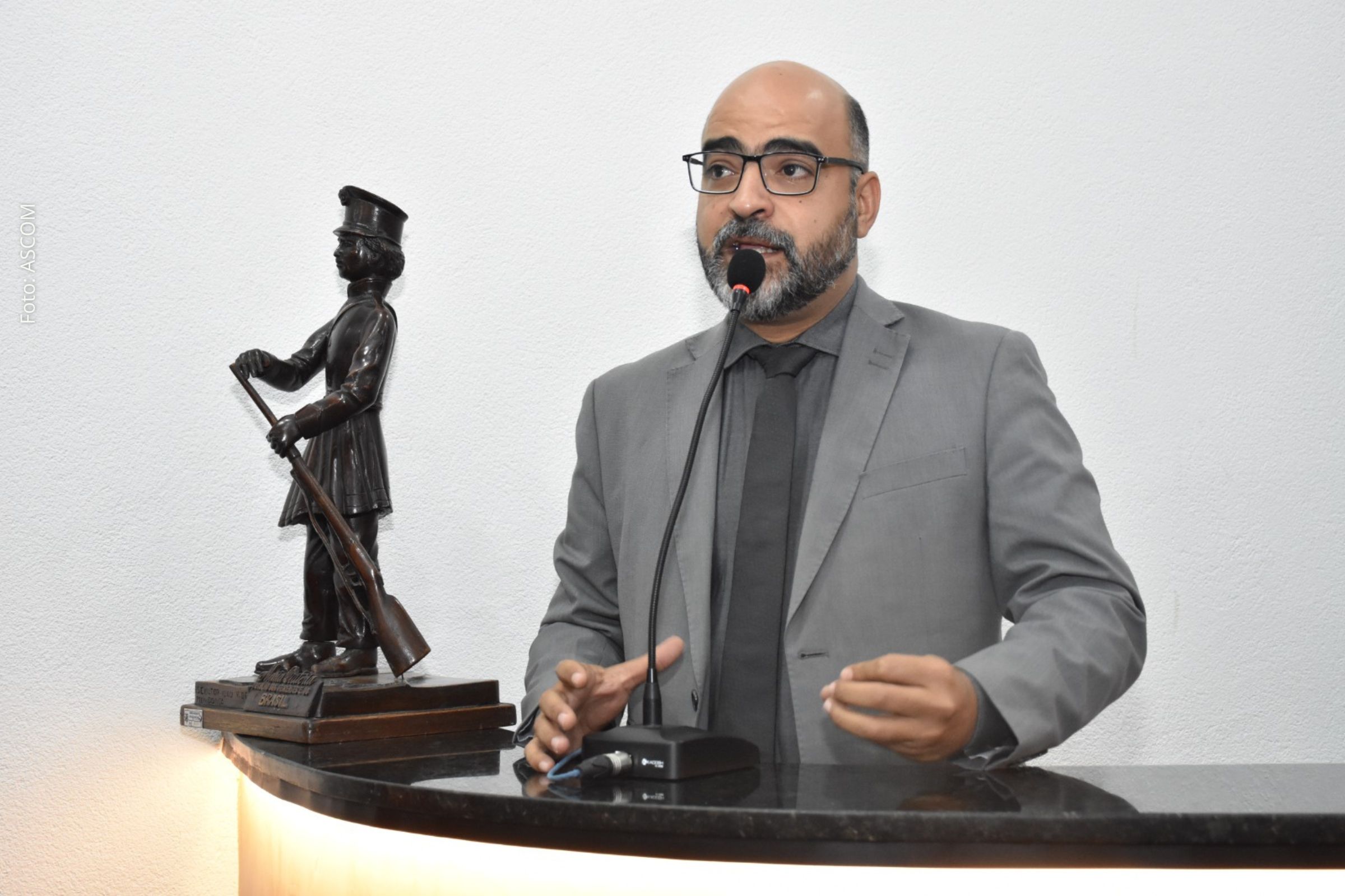 Atraso nas perícias do INSS levanta suspeitas de desvio de verbas e impacto direto no atendimento aos trabalhadores em Feira de Santana, diz vereador