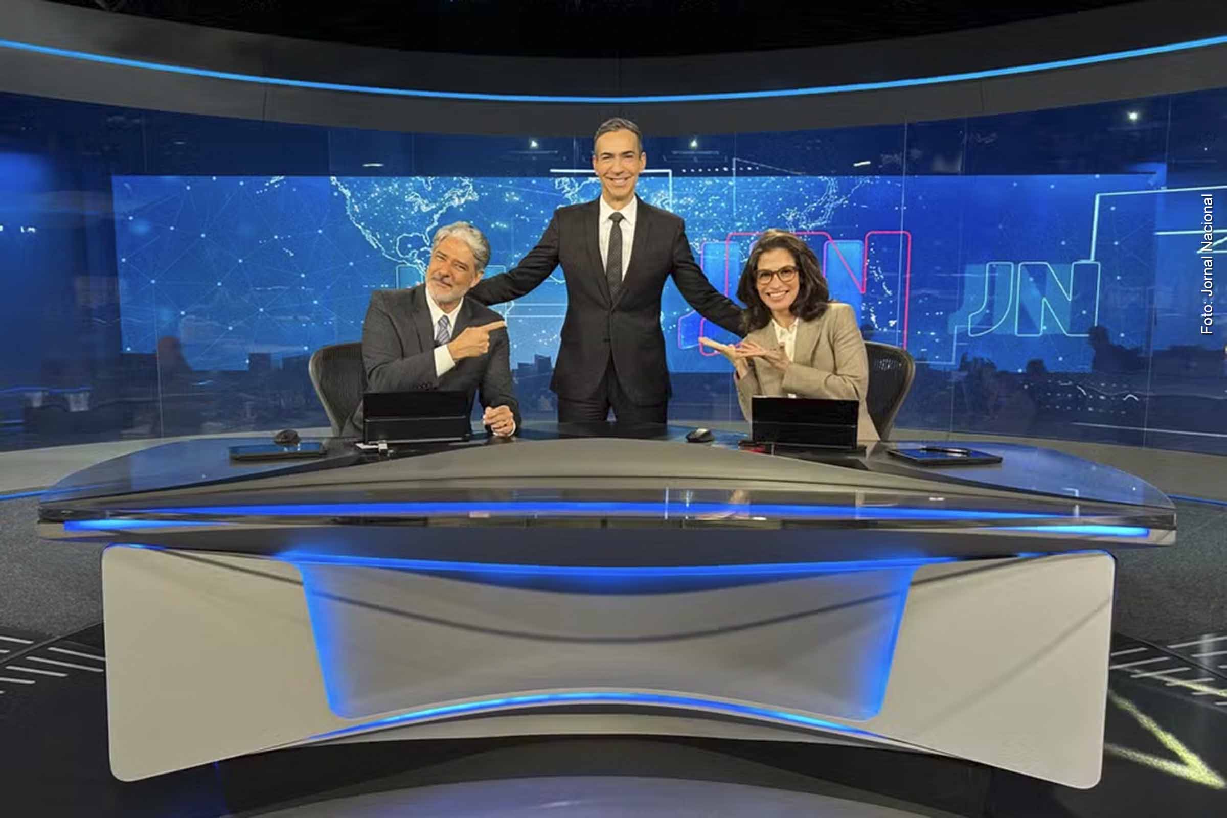 William Bonner se despede do Jornal Nacional após 29 anos e passa o comando a César Tralli: nova era da TV Globo em meio a desafios digitais e fake news.