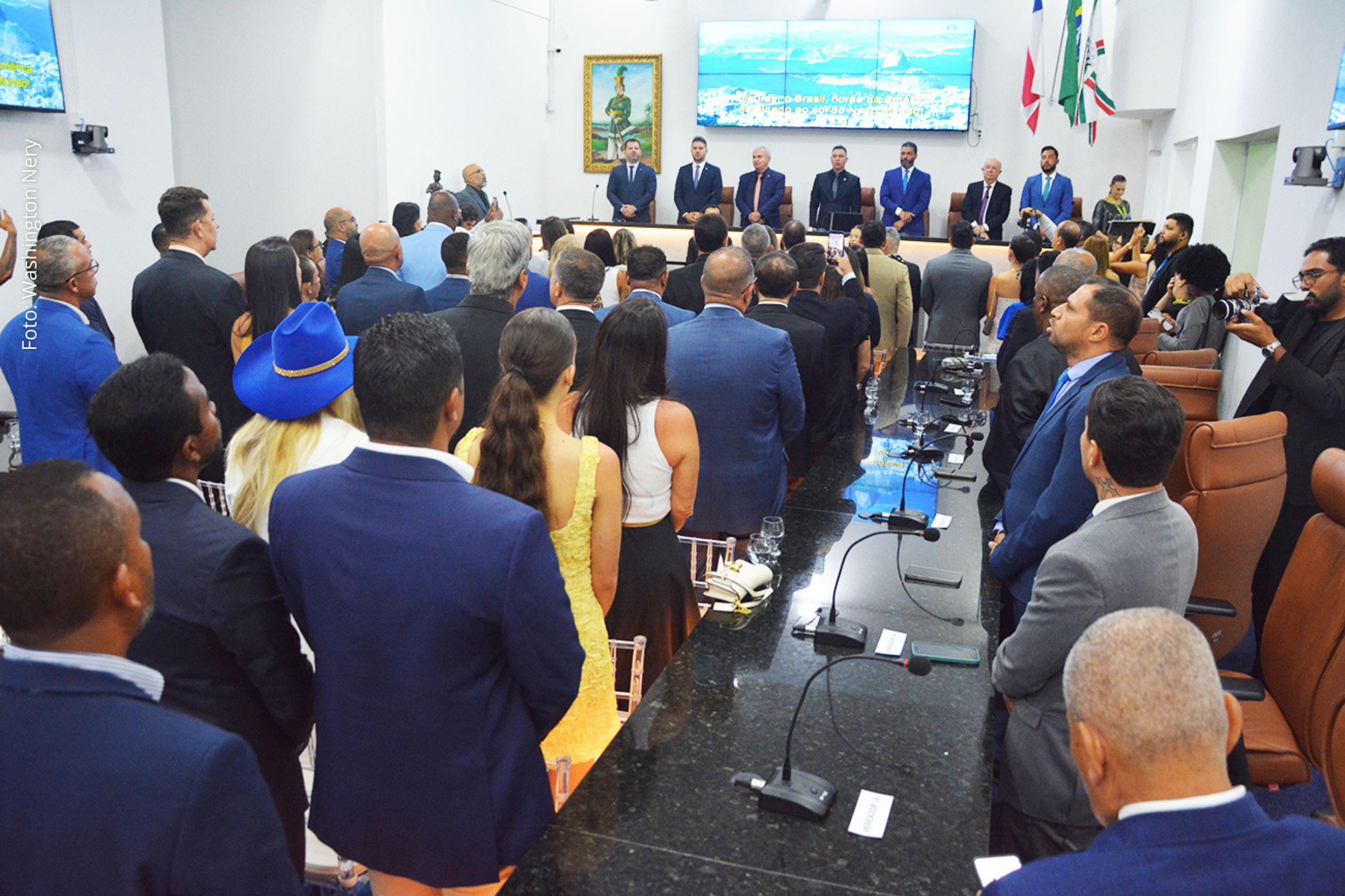 Sessão solene entrega comenda Maria Quitéria e títulos de Cidadão Feirense a representantes estaduais e municipais.