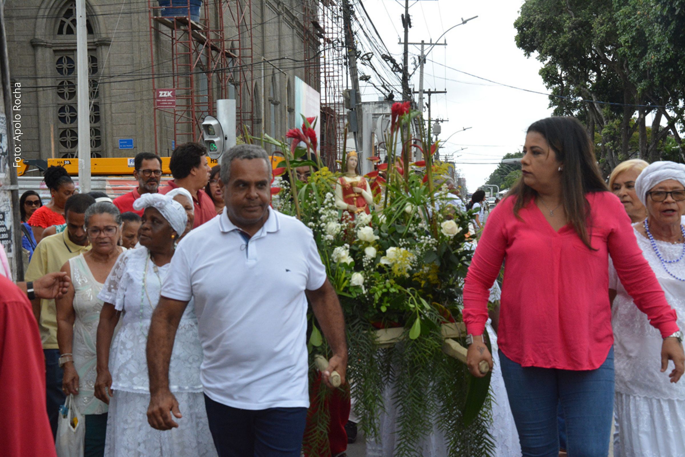 Homenagens incluem missa, procissão, caruru e programação cultural com forte participação popular.
