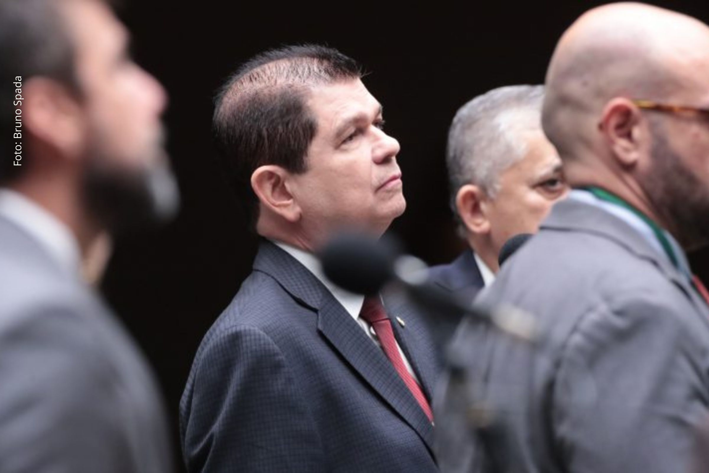 Medida estabelece gestão, fiscalização e alíquotas do novo imposto sobre bens e serviços, além de ajustes no ITCMD e benefícios para pessoas com deficiência.