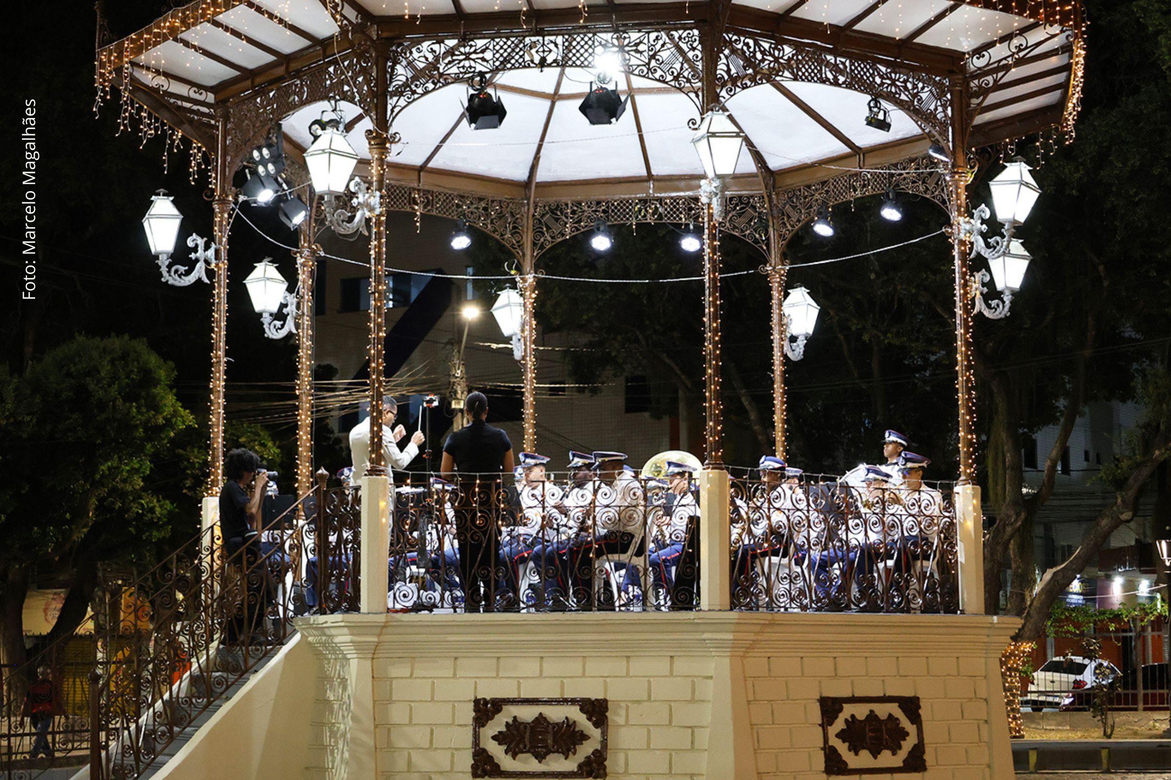 Concerto integrou a programação natalina e levou música instrumental e repertório temático ao espaço público de Feira de Santana.