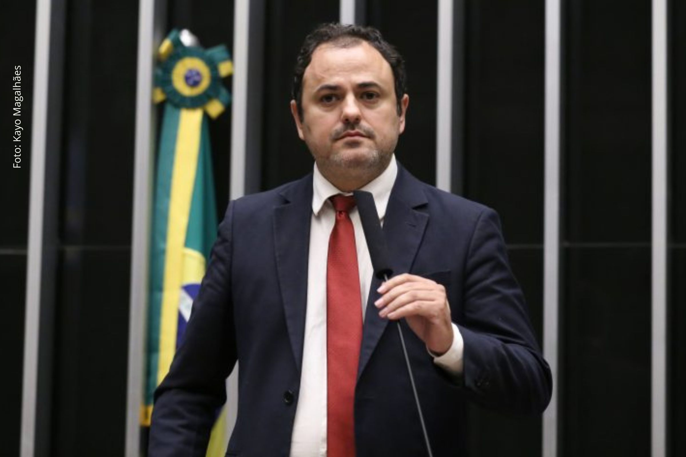 Deputados decidem pela suspensão em alternativa à cassação, envolvendo episódio de agressão a ex-integrante do MBL.