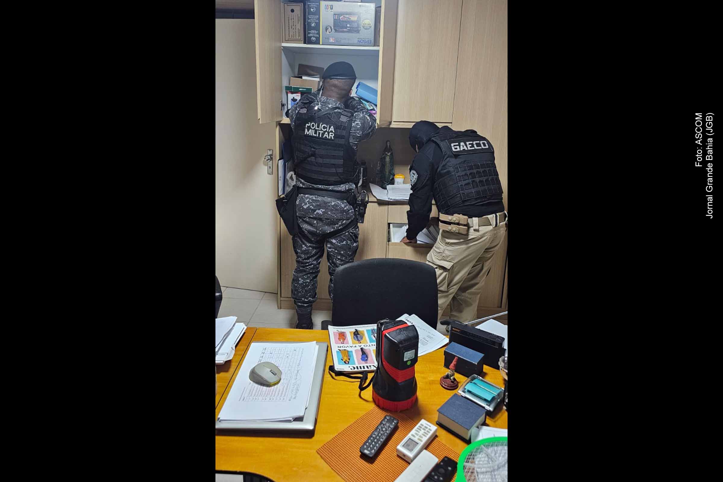 A segunda fase da Operação Guardião Fiscal ampliou as investigações do MPBA sobre um esquema de fraudes tributárias na Secretaria da Fazenda de Juazeiro. Seis mandados de busca foram cumpridos contra servidores e particulares suspeitos de manipular o sistema para reduzir tributos e cancelar multas. Com apoio de unidades especializadas da Polícia Militar, a ação aprofunda a coleta de provas e reforça medidas para responsabilização dos envolvidos.