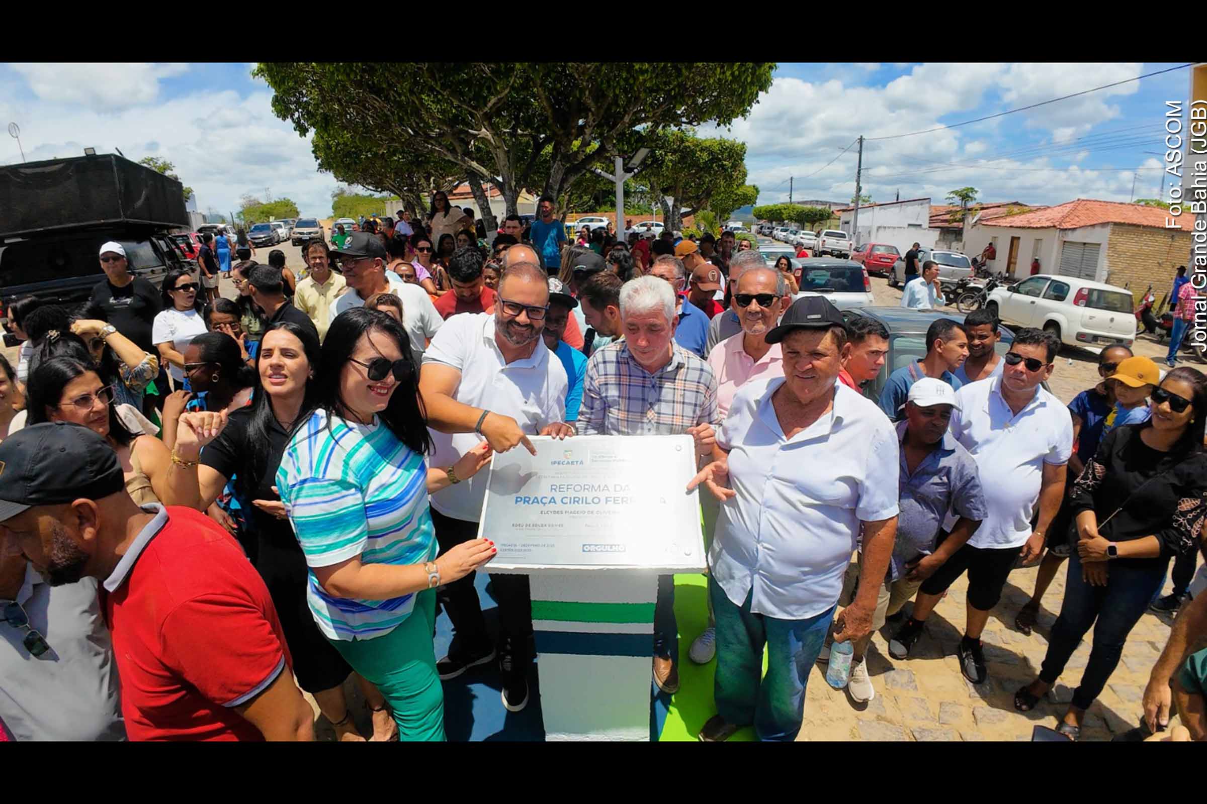 A comunidade do Distrito do Cavunge, em Ipecaetá, viveu um dia de celebrações com a entrega da Praça Cirilo Ferreira e do Núcleo de Educação Especial Paulo Ferreira Lima, além da assinatura de ordens de serviço para reforma de escola, requalificação de outra praça e retomada da creche municipal. As iniciativas reforçam a infraestrutura urbana, a inclusão escolar e o atendimento às famílias do distrito, demonstrando a continuidade de investimentos públicos no desenvolvimento da região.