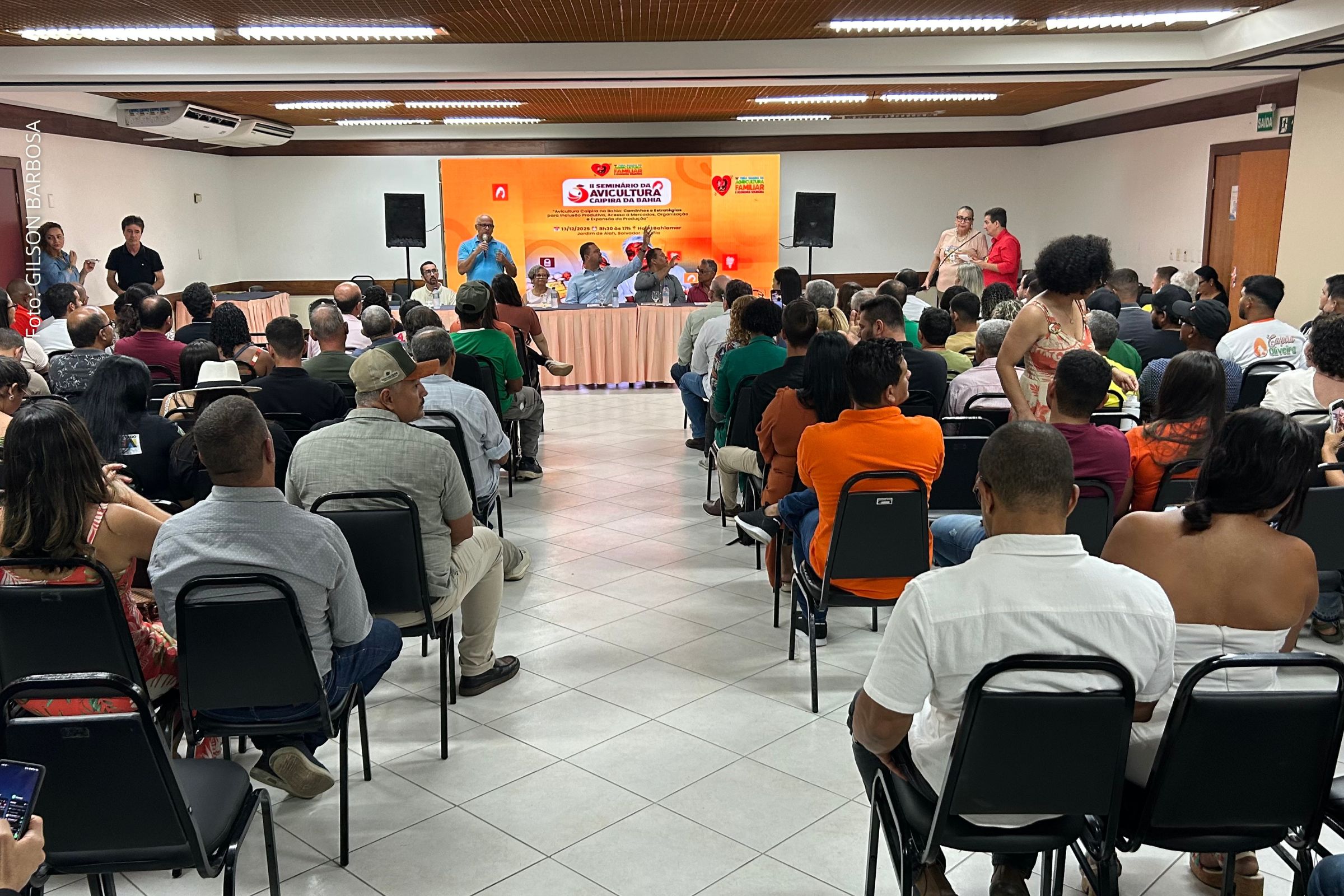 Evento promovido pela SDR discutiu políticas públicas, organização produtiva, certificação e anunciou o Edital de Avicultura Caipira.