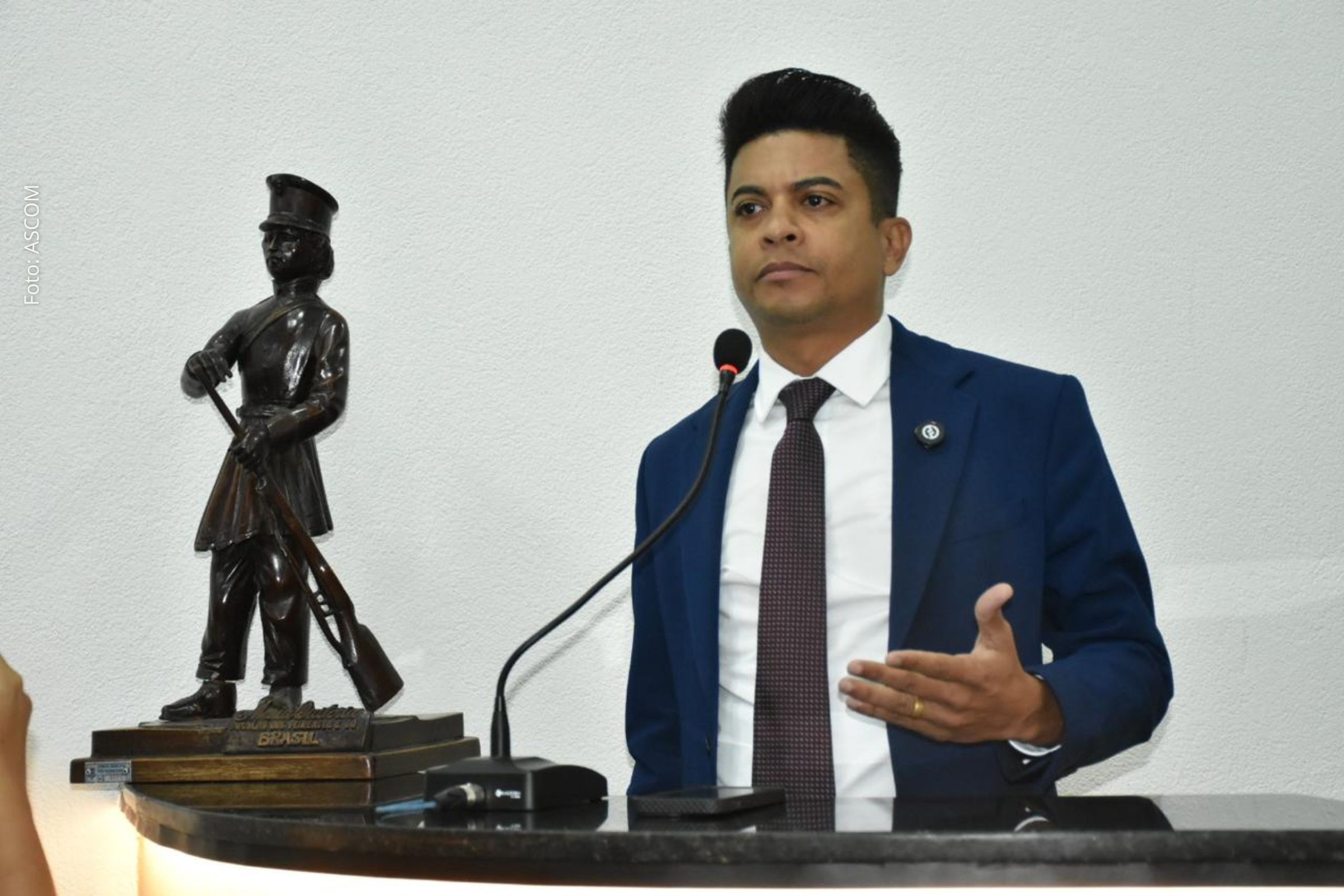 Moradores e parlamentares reivindicam intervenção do município para segurança e infraestrutura urbana.