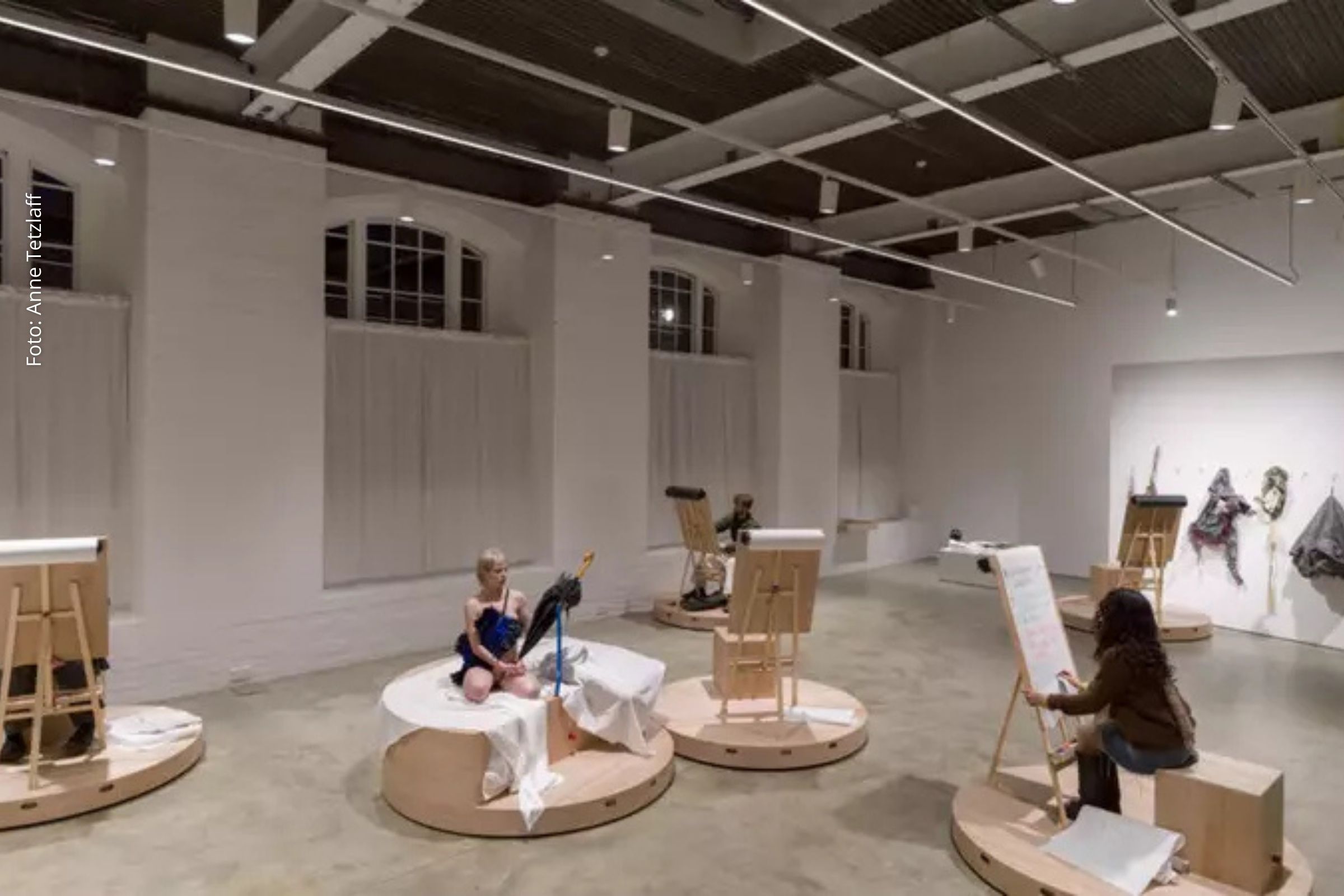 Artista brasileira Laura Lima inaugura maior exposição solo em Londres com obras inéditas e instalações interativas