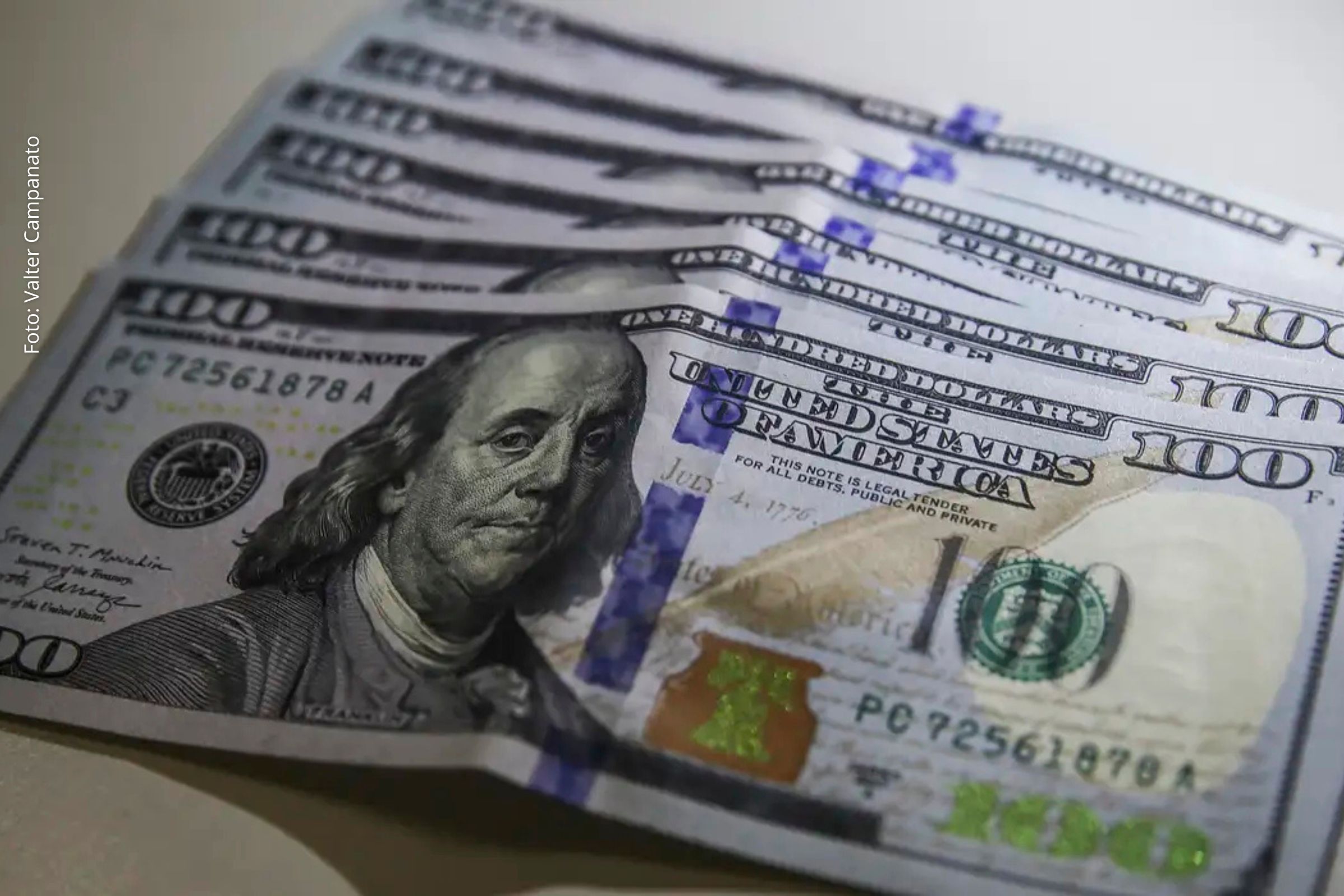 Fluxo cambial negativo reflete evasão financeira, avanço das importações e mudanças tributárias, apesar da valorização do real.