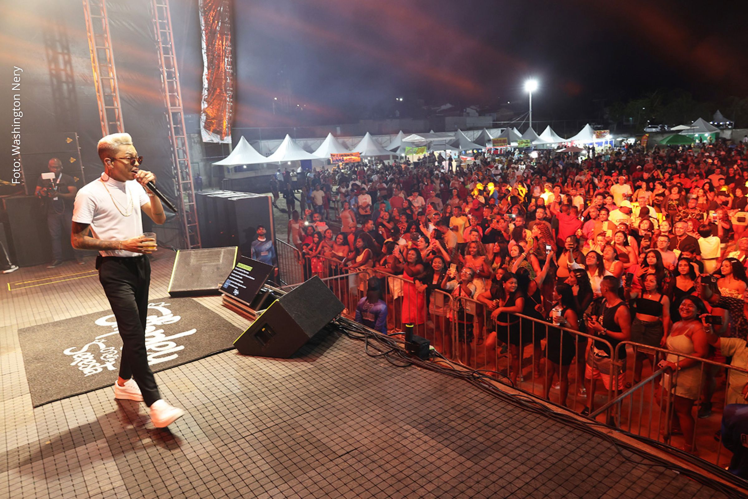Abertura do festejo contou com atrações musicais, desfile do Reisado e esquema especial de segurança.