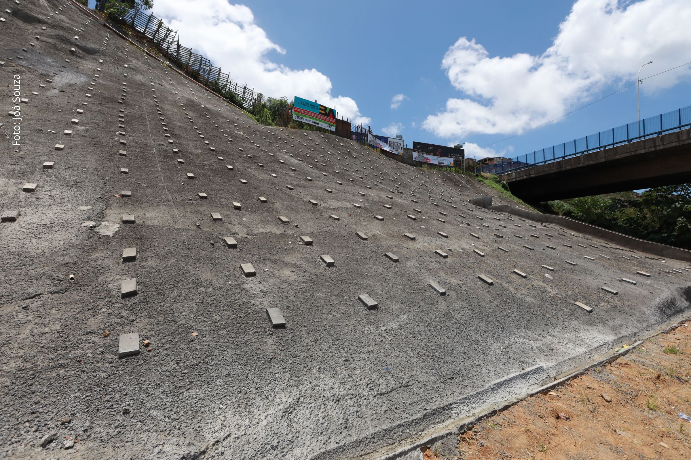 Governo da Bahia investe R$ 63,5 milhões em obras de contenção de encostas para reduzir riscos em 10 municípios do interior