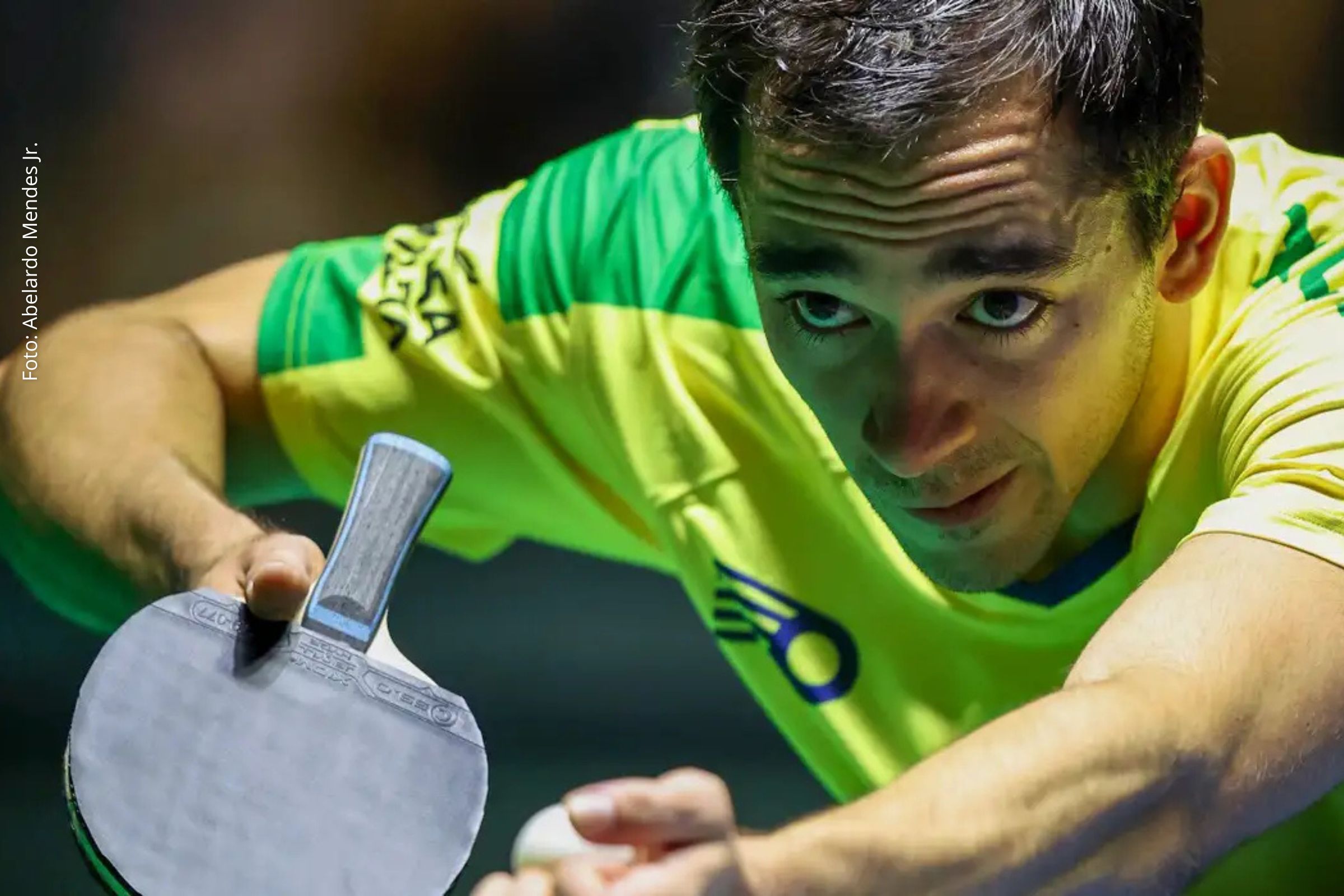 Mesa-tenista brasileiro é eliminado na semifinal por Wen Ruibo e garante terceira colocação no torneio do Catar.