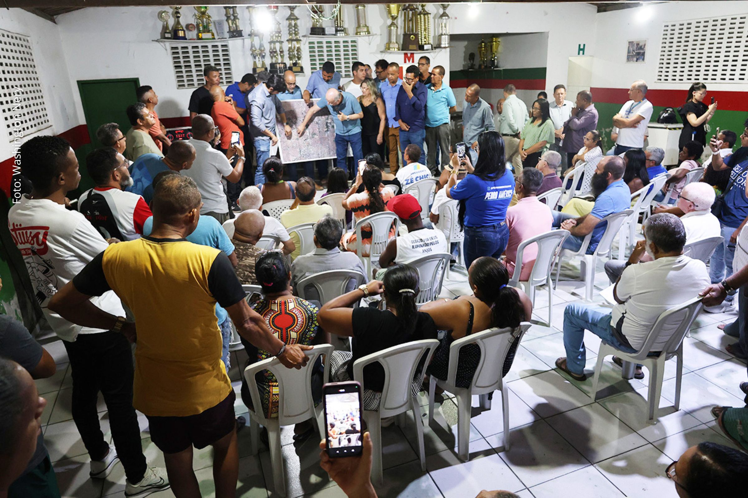 Feira de Santana: Moradores de ruas que alagam no Bairro Baraúnas elogiam obras anunciadas pelo prefeito José Ronaldo