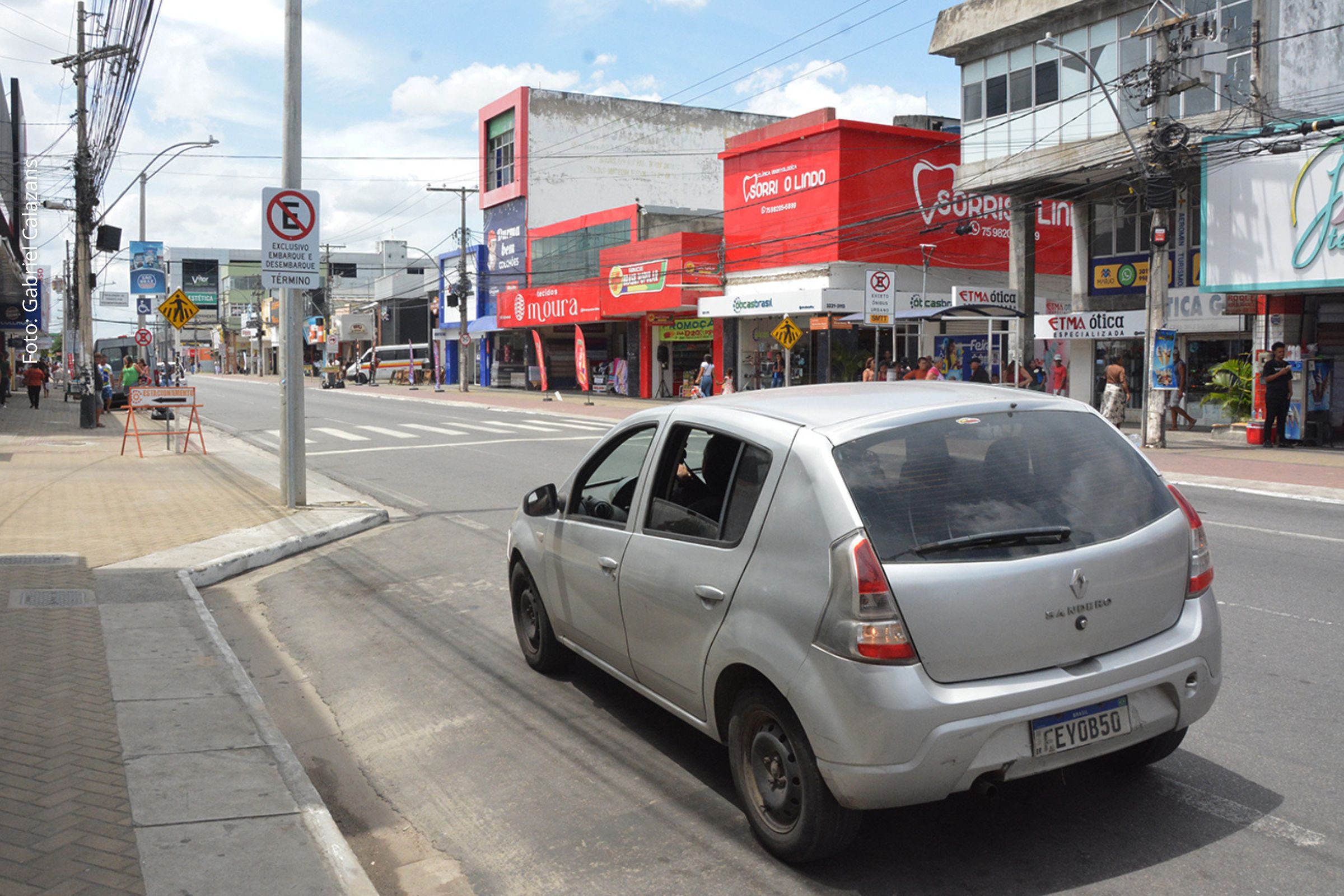 Medida da SMT diminui infrações por fila dupla e será ampliada para outras ruas do centro comercial.