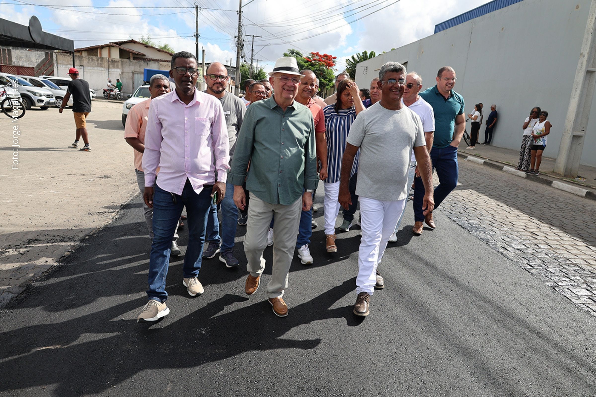 Feira de Santana: Prefeito José Ronaldo autoriza pavimentação asfáltica no Bairro Conceição