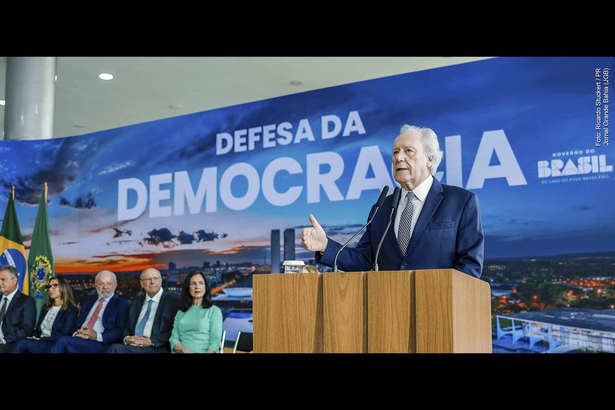 Ricardo Lewandowski entrega carta de demissão ao presidente Lula e deixa o Ministério da Justiça em meio a impasse na política de segurança