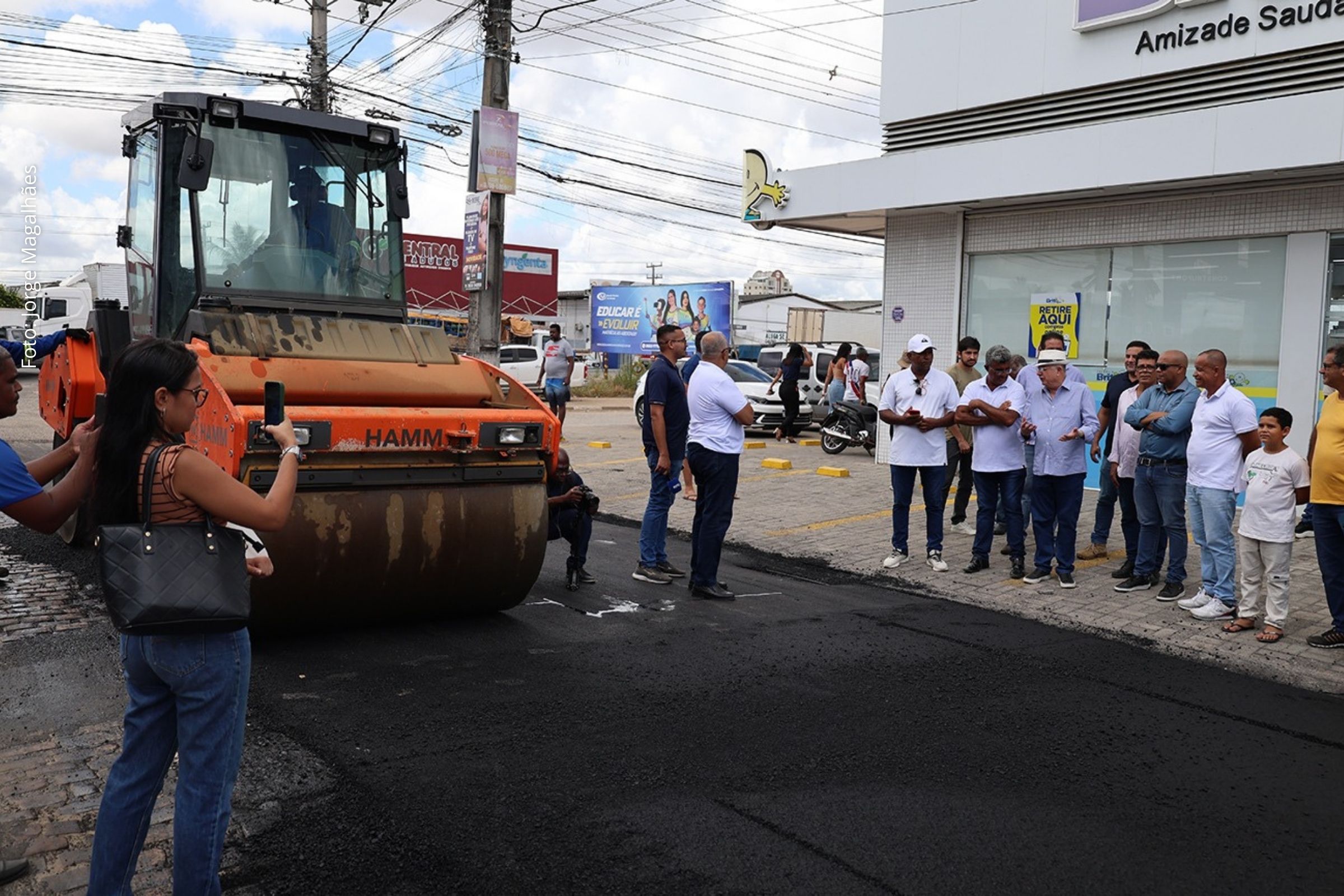 Intervenção cobre cerca de nove mil metros quadrados e atende vias com grande fluxo de veículos.