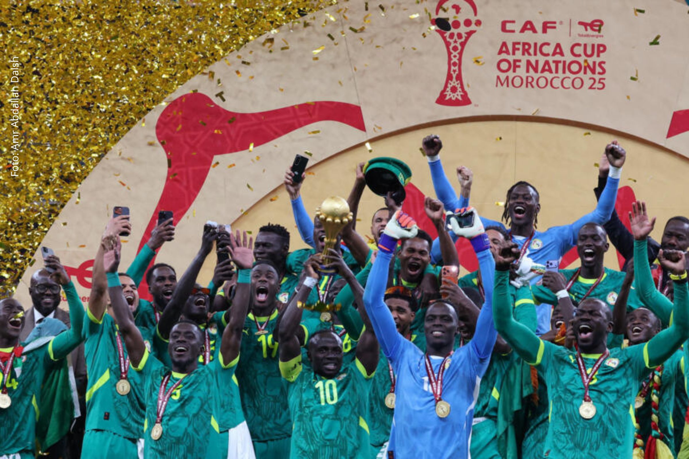 Seleção senegalesa supera anfitriões em jogo marcado por pênalti perdido, interrupção temporária e gol decisivo no tempo extra.