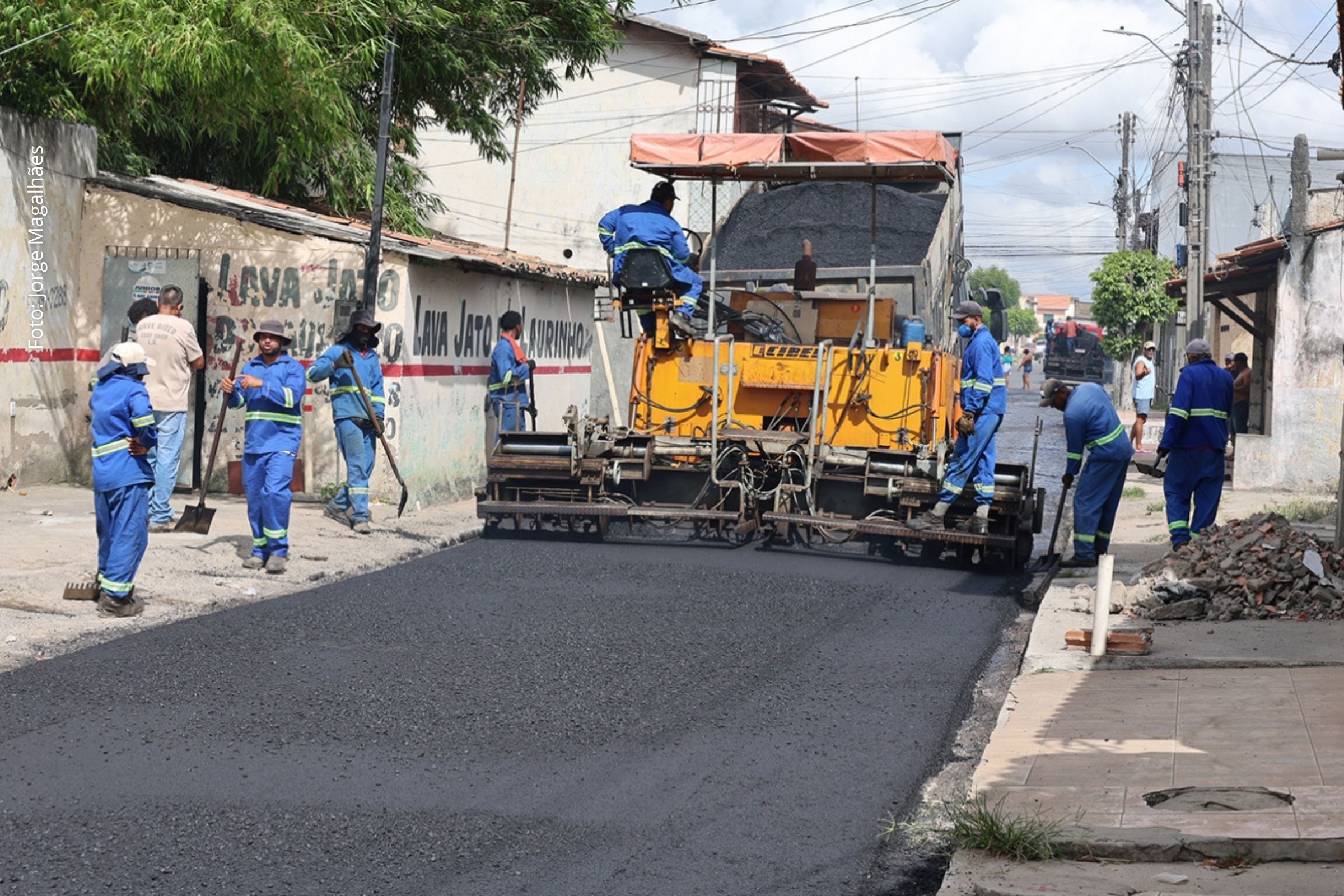Ações da SOMA ampliam operação tapa-buraco, patrolamento e encascalhamento em bairros e distritos do município.