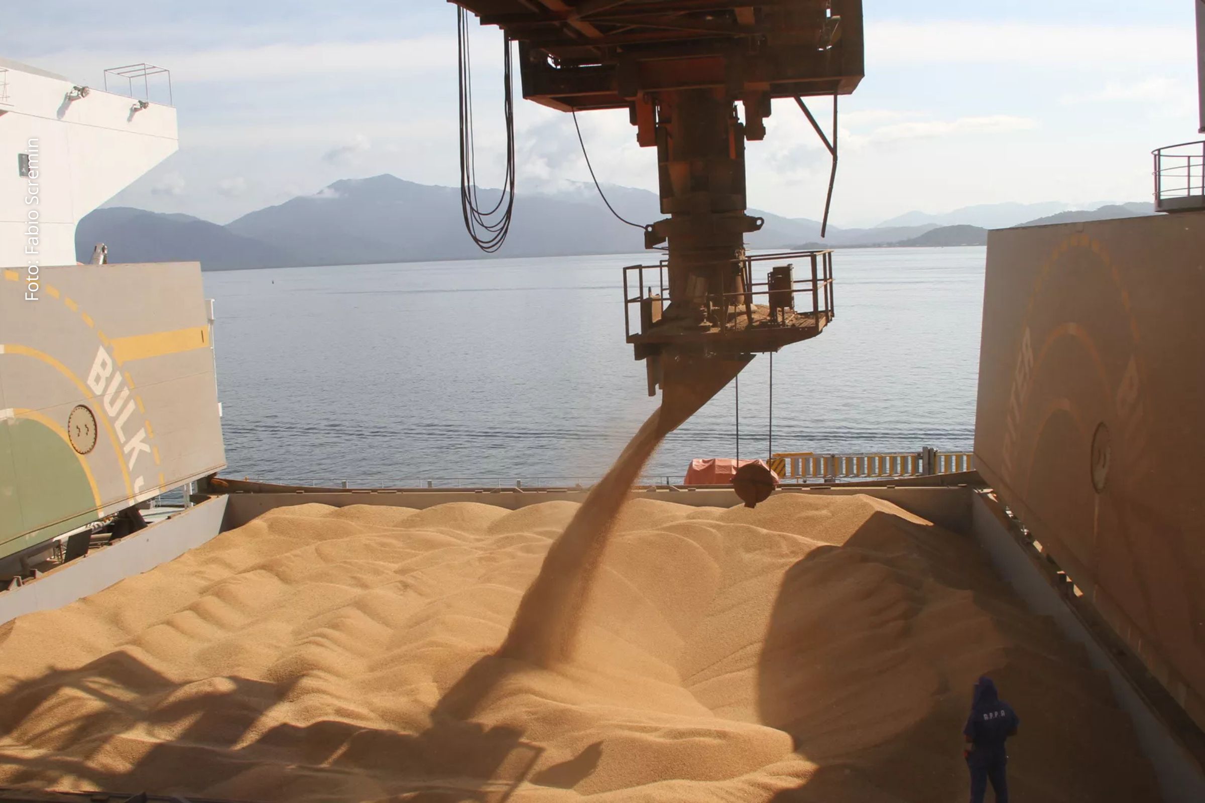 Exportações brasileiras atingem recorde histórico em 2025, somam US$ 348,7 bilhões e ampliam superávit comercial