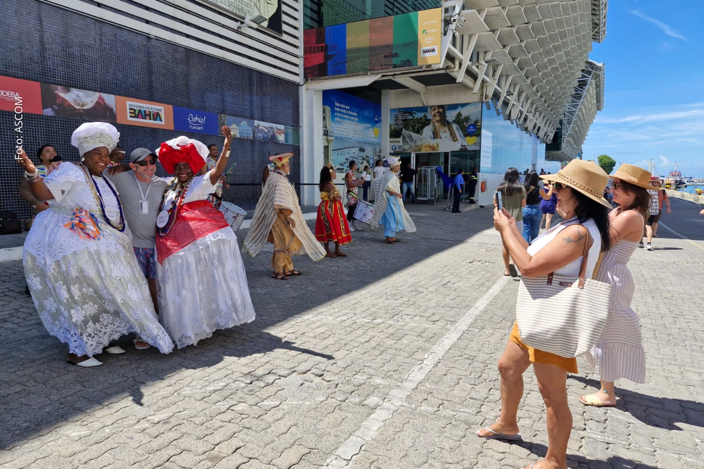 Maior navio da temporada atraca em Salvador e abre calendário que prevê 260 mil cruzeiristas e US$ 26 milhões na economia estadual.