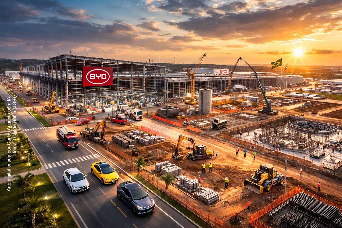A ampliação do complexo industrial da BYD em Camaçari avança com a construção de novas unidades produtivas que devem elevar o índice de nacionalização dos veículos fabricados no Brasil. A capacidade inicial de produção poderá passar de 150 mil para 300 mil veículos por ano, com projeção futura de até 600 mil unidades. A planta já produz três modelos e emprega cerca de 2,5 mil trabalhadores, consolidando-se como um dos principais investimentos industriais recentes na Bahia.