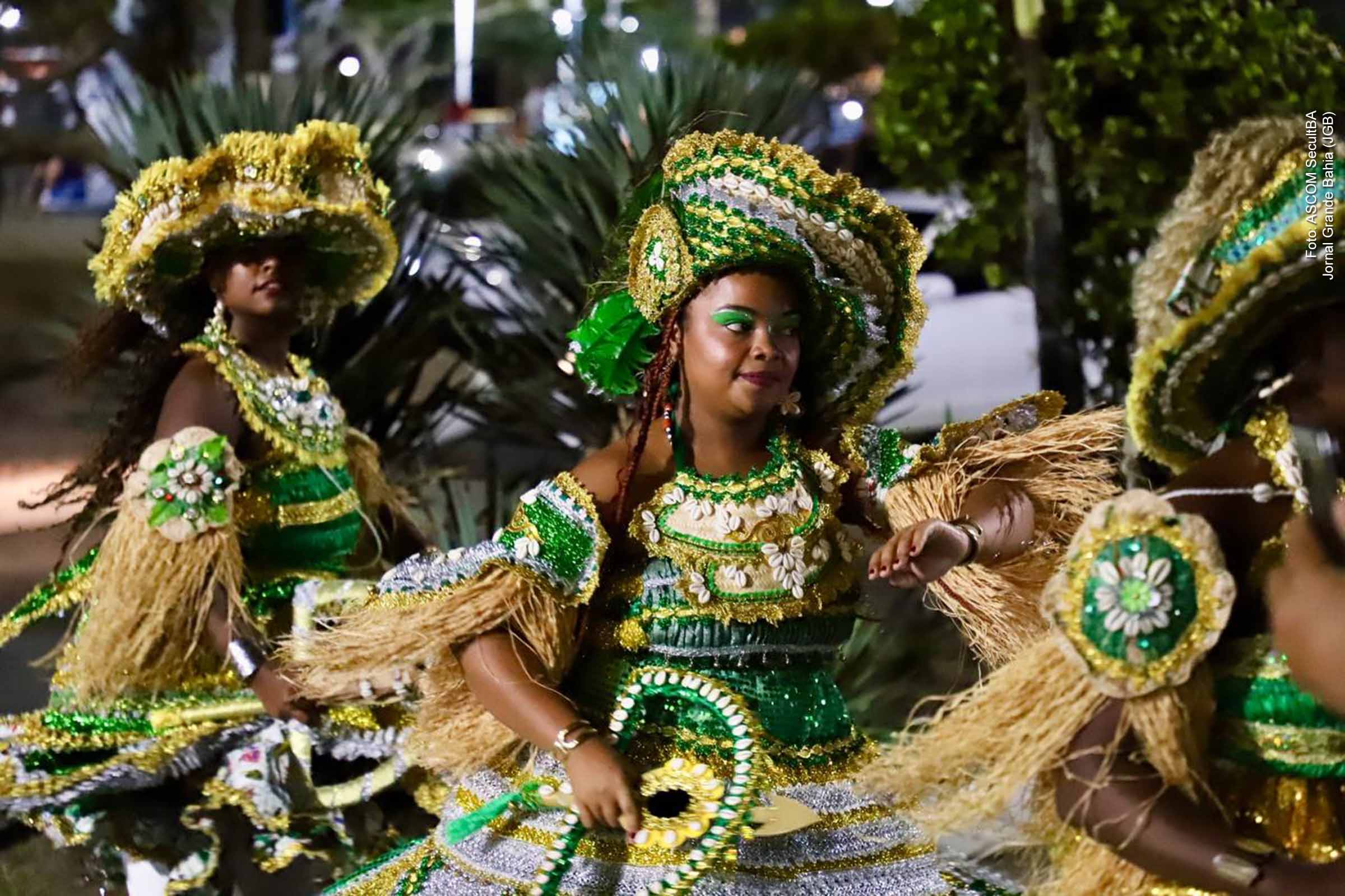 O Circuito das Águas, implantado em Itapuã no Carnaval de 2026, ampliou o espaço para blocos afro, afoxés e manifestações culturais de matriz africana, descentralizando a festa e fortalecendo a economia local. O novo percurso reuniu grupos tradicionais e iniciativas comunitárias, com impacto cultural e econômico. Apesar da avaliação positiva, artistas apontaram desafios estruturais, indicando a necessidade de investimentos para consolidar o circuito.
