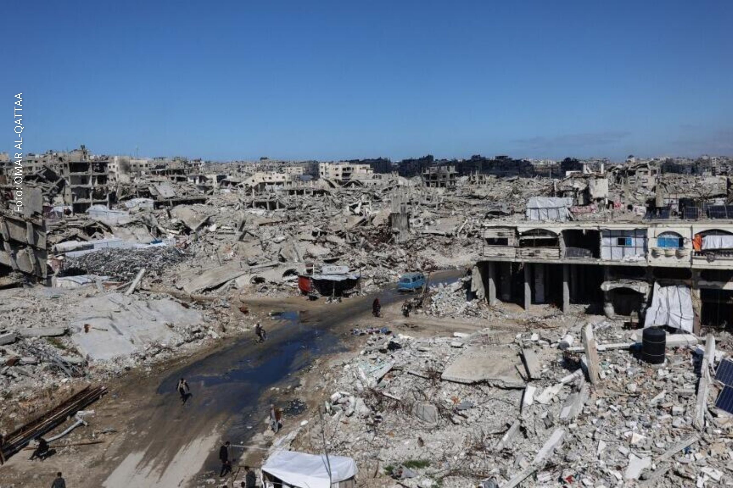 Bombardeios atingem norte e sul do enclave enquanto fronteira com o Egito registra primeiras travessias após meses de restrição.