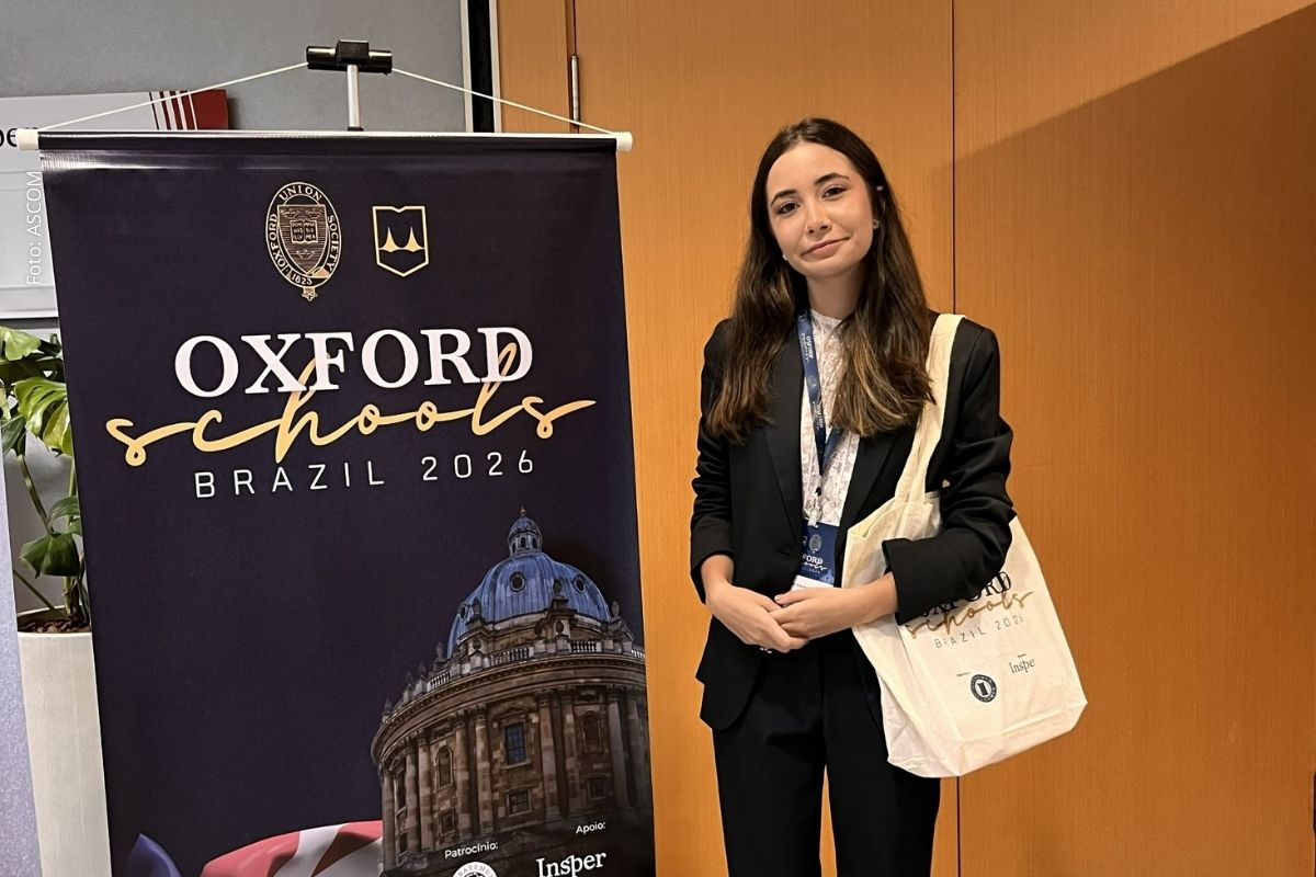 Aluna da rede pública baiana participa do Oxford Schools Brazil 2026 e garante classificação para etapa internacional do HCWSI nos Estados Unidos.