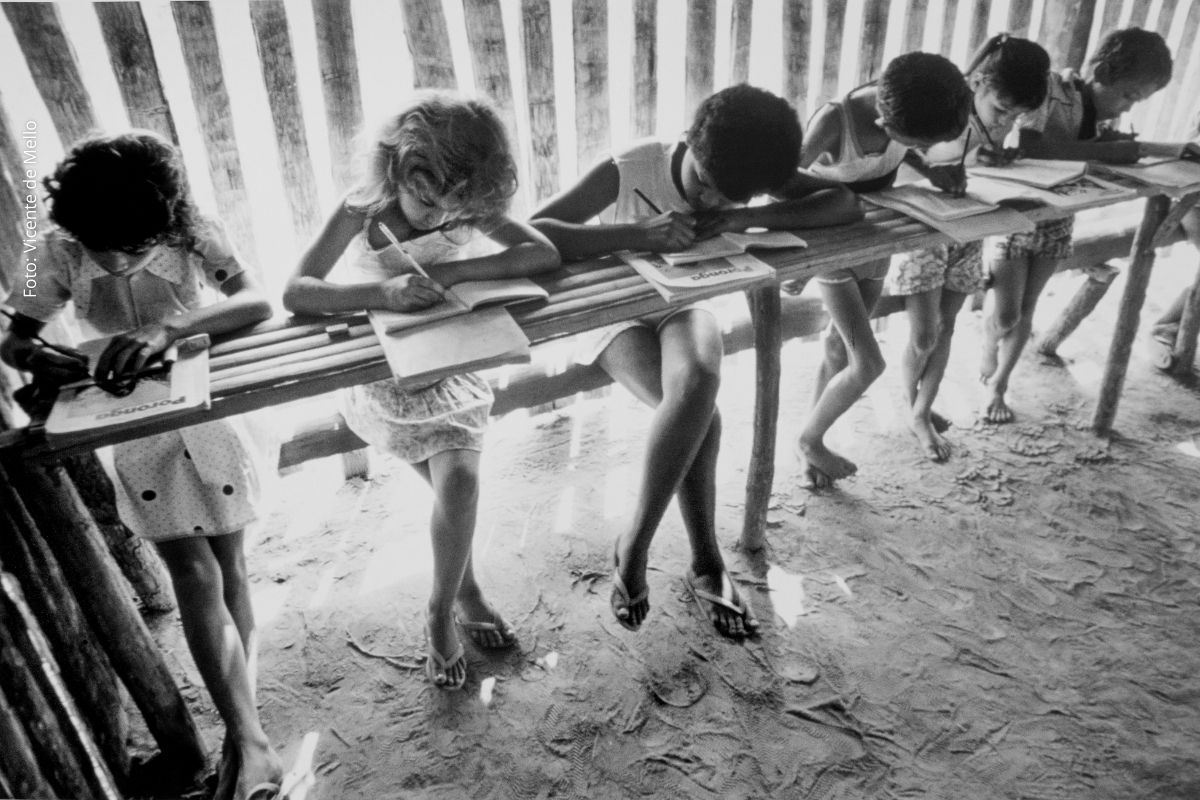 Mostra itinerante será aberta no MAM-BA e reúne trabalhos de artistas centrais da produção moderna e contemporânea do país.